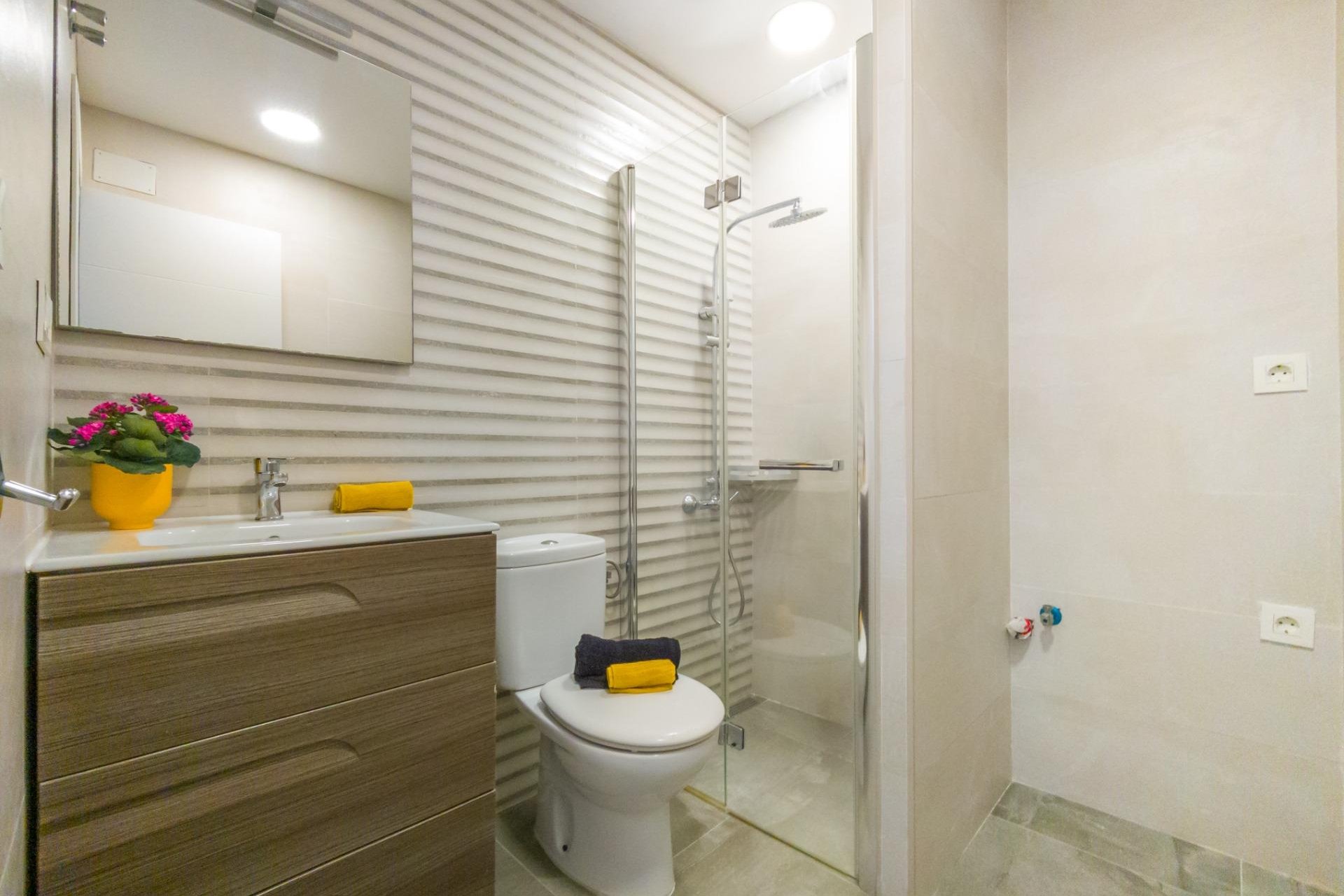 Segunda mano - Apartamento -
Torrevieja - Estacion De Autobuses