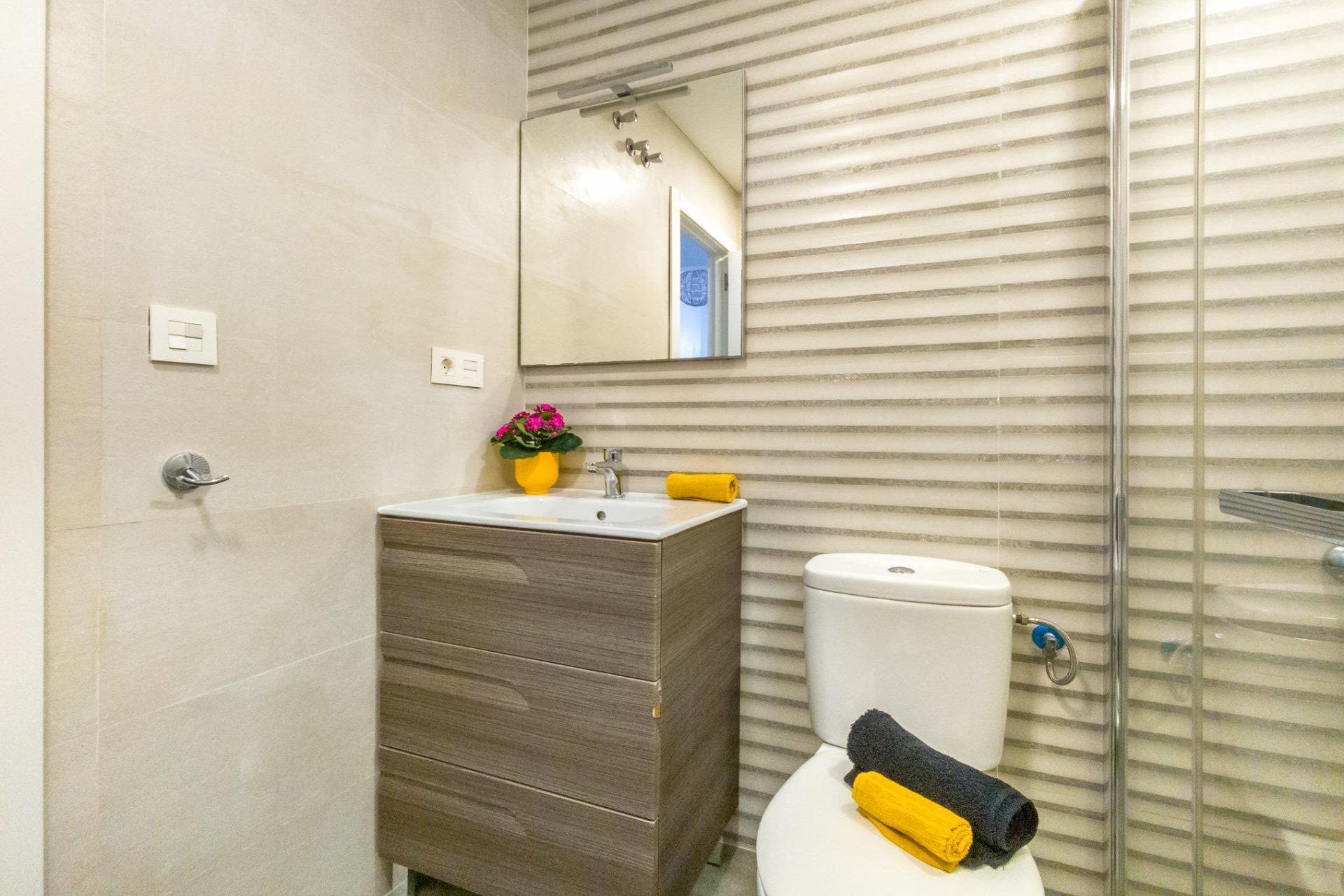 Segunda mano - Apartamento -
Torrevieja - Estacion De Autobuses