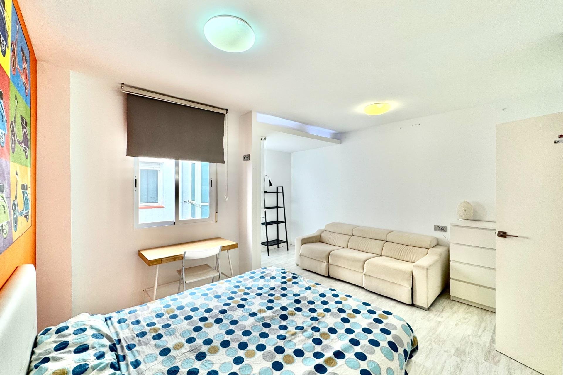 Segunda mano - Apartamento -
Torrevieja - Estacion De Autobuses