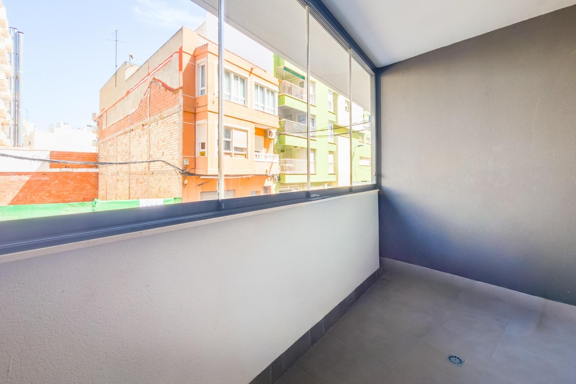 Segunda mano - Apartamento -
Torrevieja - Estacion De Autobuses