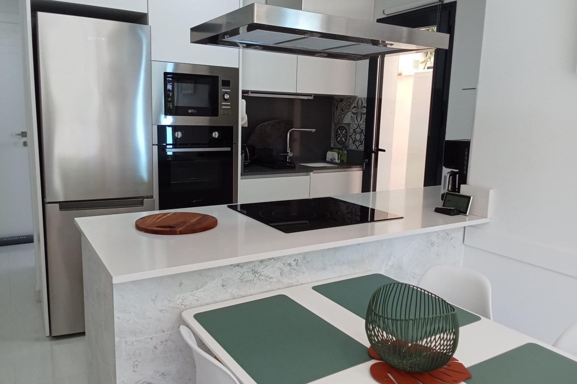 Segunda mano - Apartamento -
Torrevieja - Estacion De Autobuses