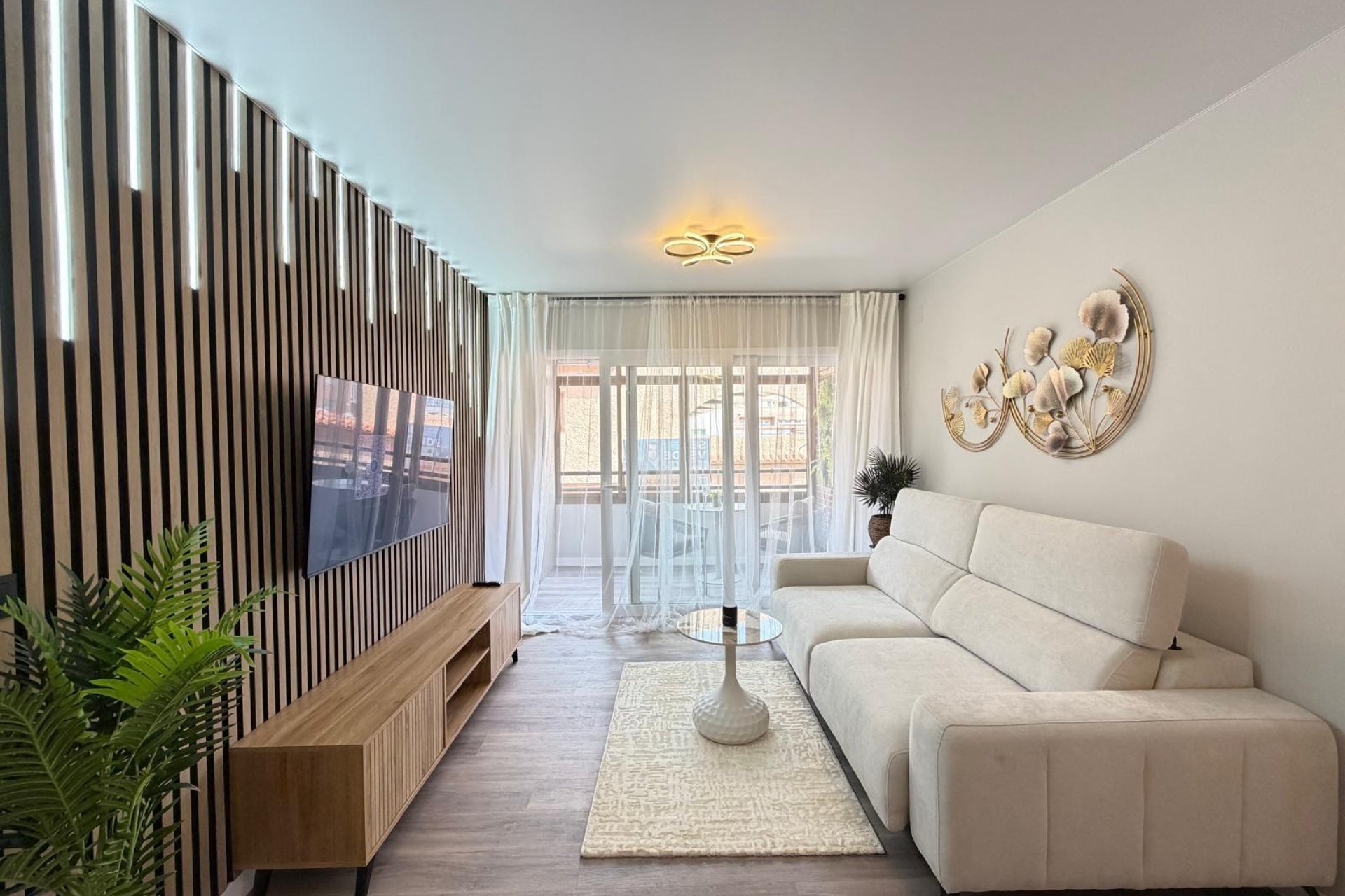 Segunda mano - Apartamento -
Torrevieja - Estacion De Autobuses