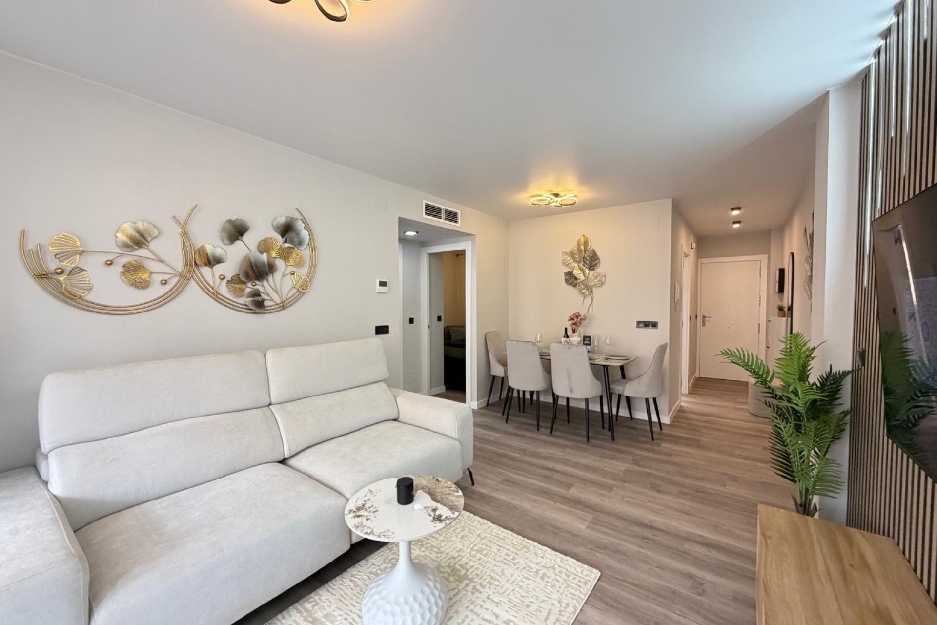 Segunda mano - Apartamento -
Torrevieja - Estacion De Autobuses