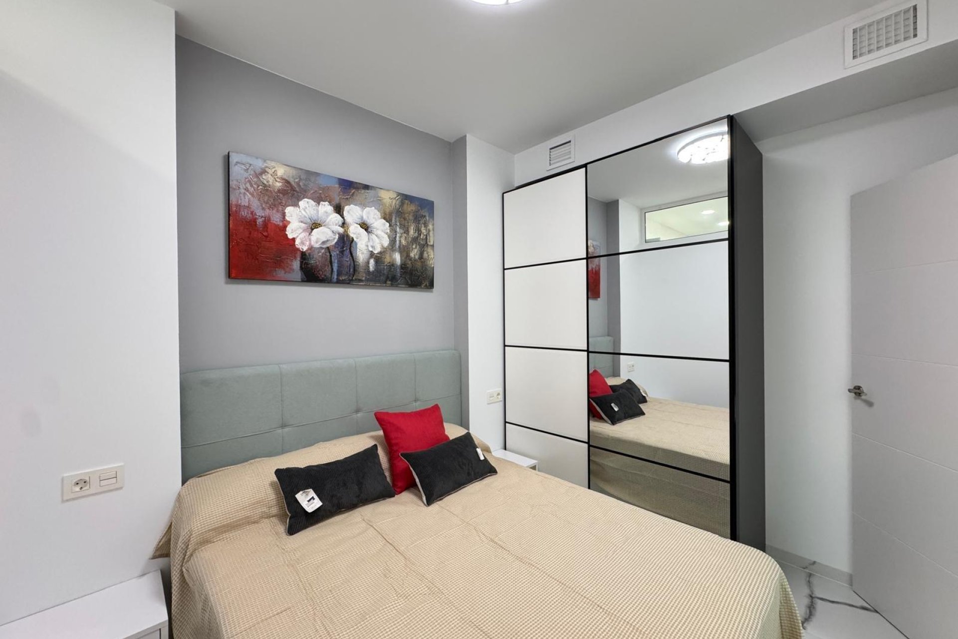 Segunda mano - Apartamento -
Torrevieja - Estacion De Autobuses