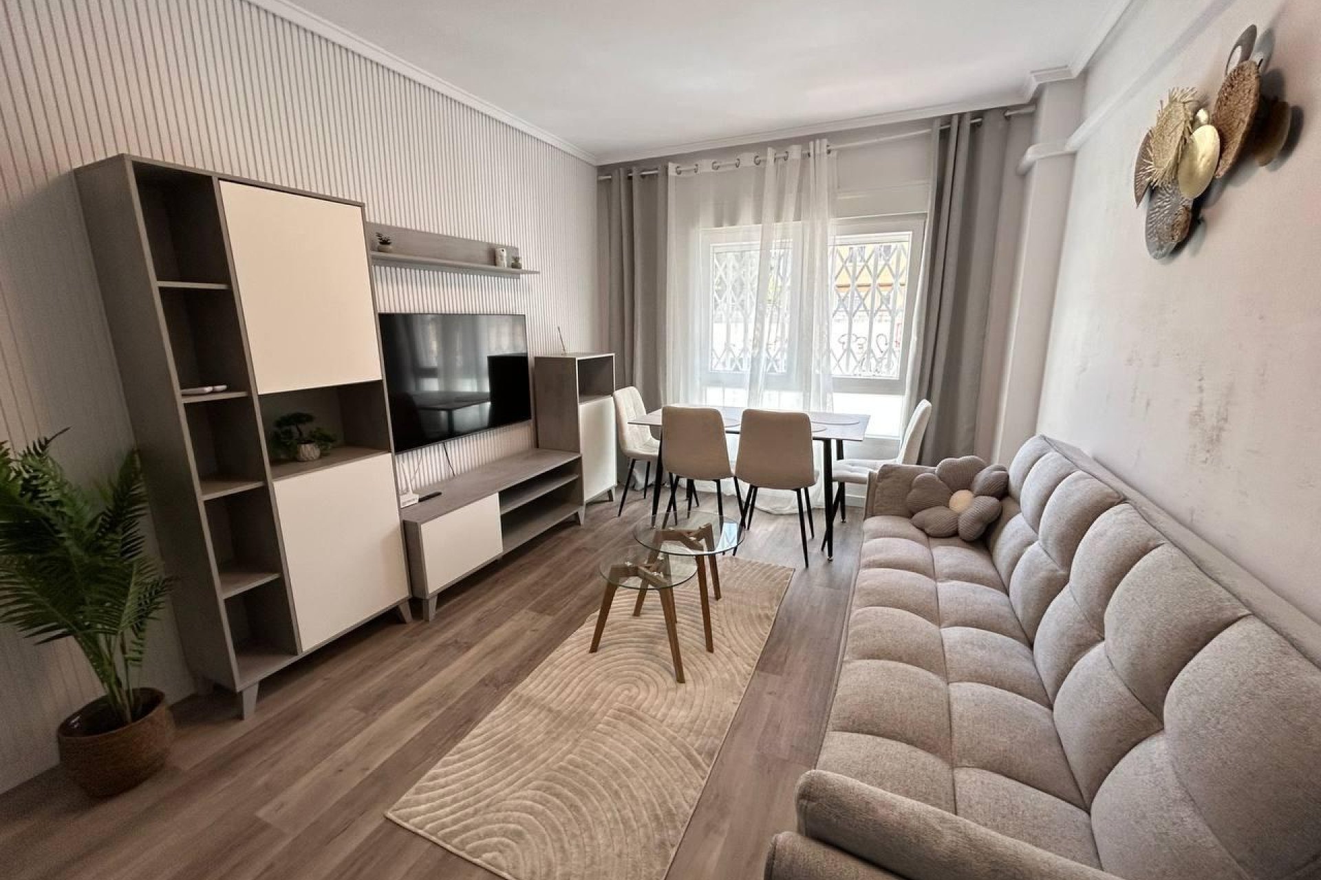 Segunda mano - Apartamento -
Torrevieja - Estacion De Autobuses