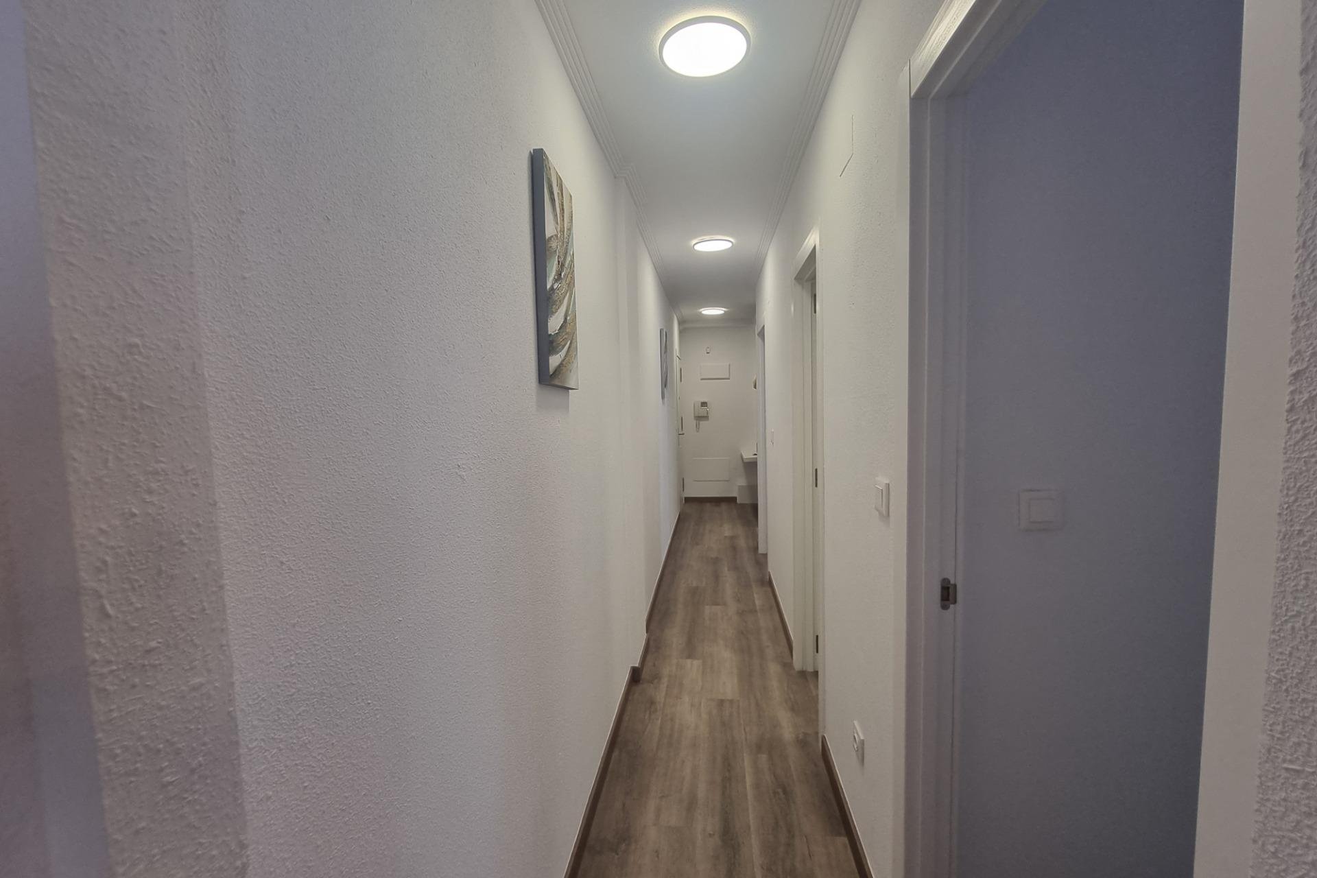 Segunda mano - Apartamento -
Torrevieja - Estacion De Autobuses