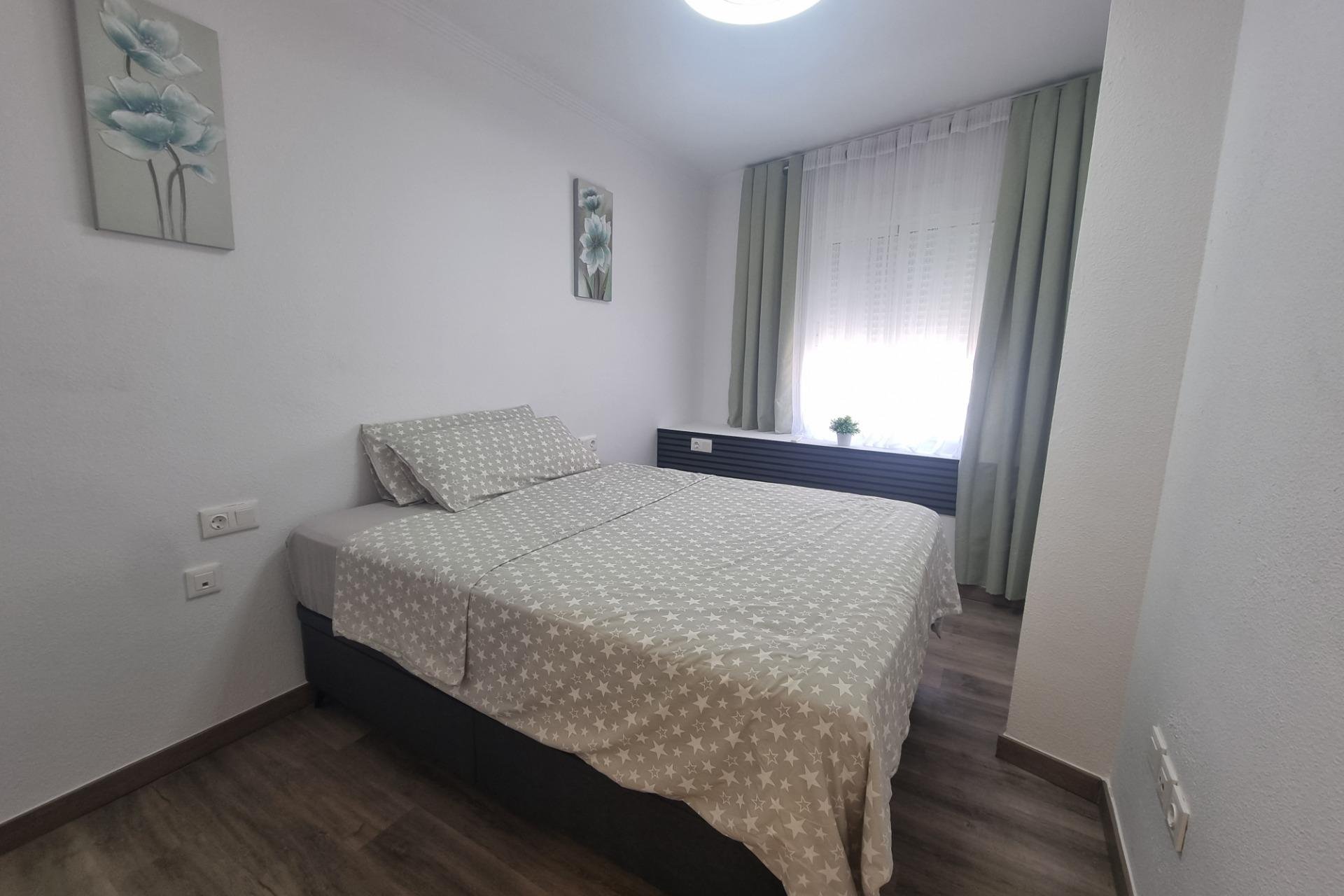 Segunda mano - Apartamento -
Torrevieja - Estacion De Autobuses