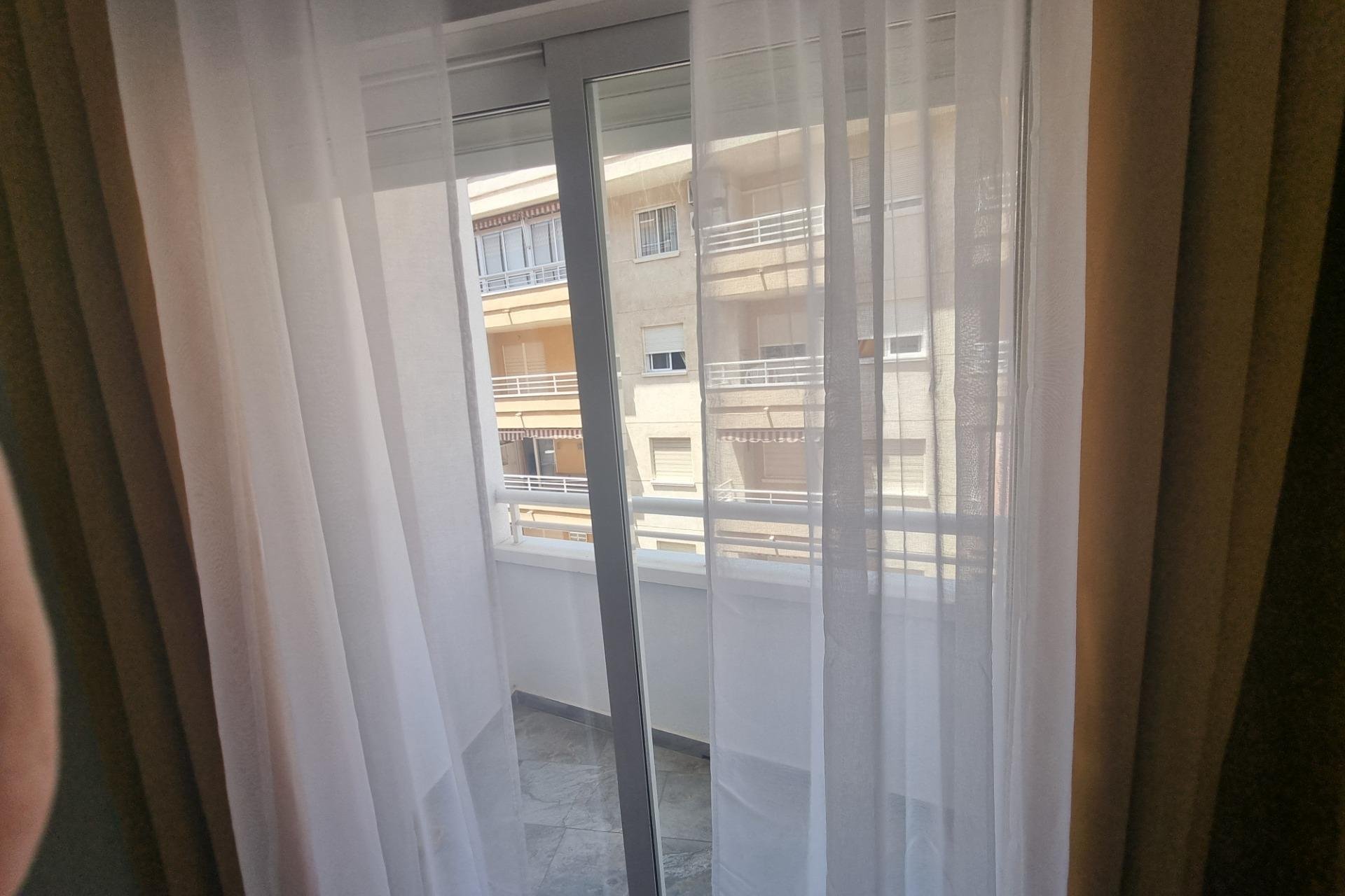 Segunda mano - Apartamento -
Torrevieja - Estacion De Autobuses