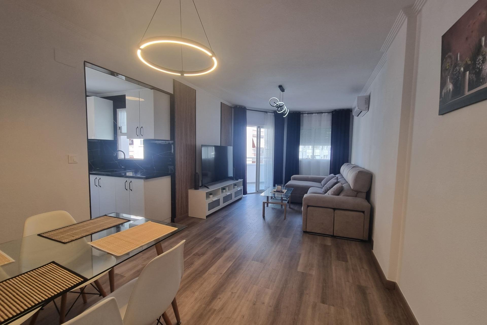 Segunda mano - Apartamento -
Torrevieja - Estacion De Autobuses