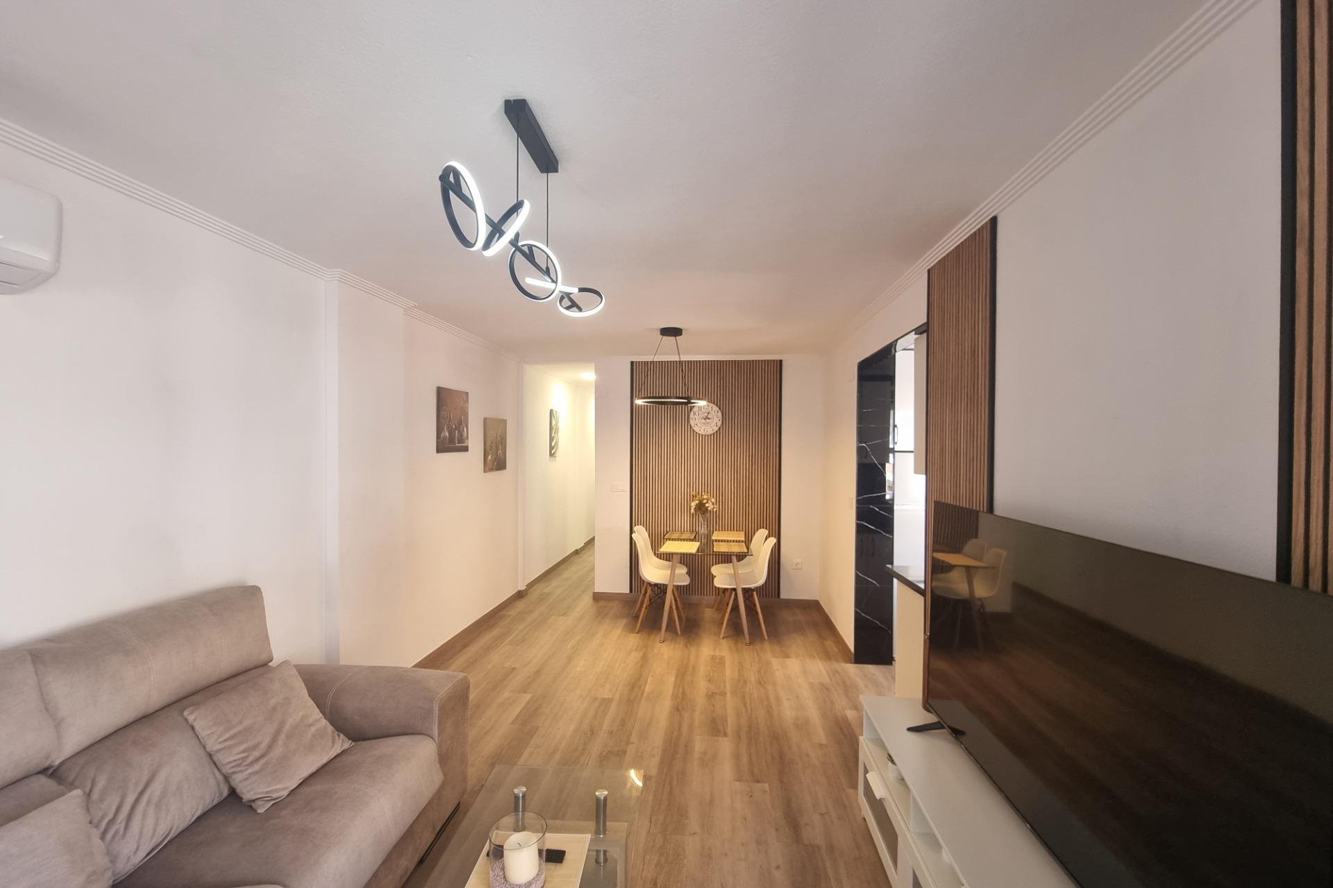 Segunda mano - Apartamento -
Torrevieja - Estacion De Autobuses