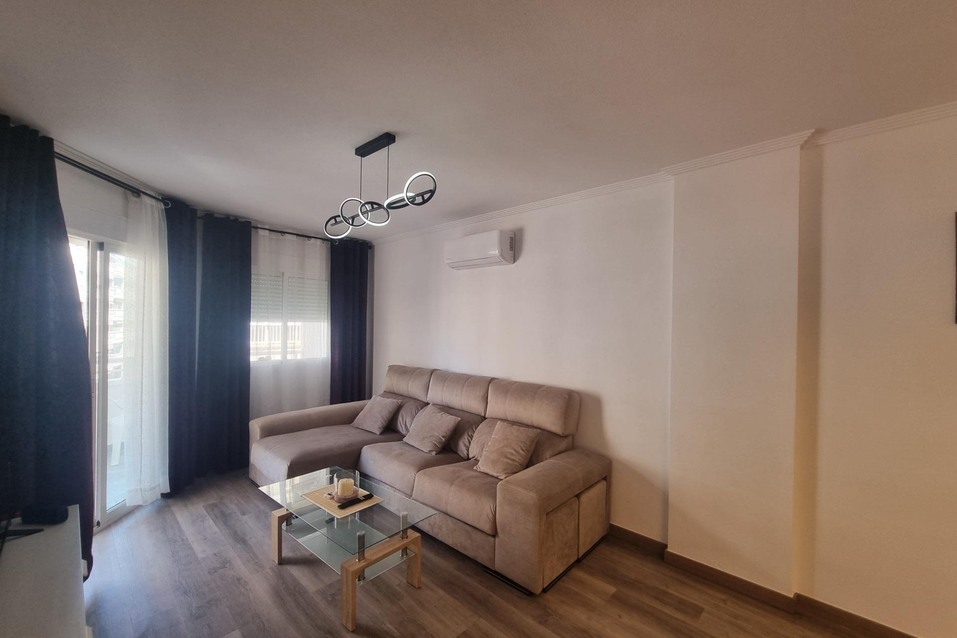Segunda mano - Apartamento -
Torrevieja - Estacion De Autobuses