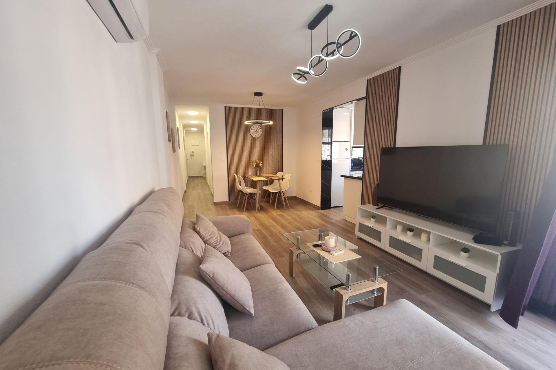 Segunda mano - Apartamento -
Torrevieja - Estacion De Autobuses
