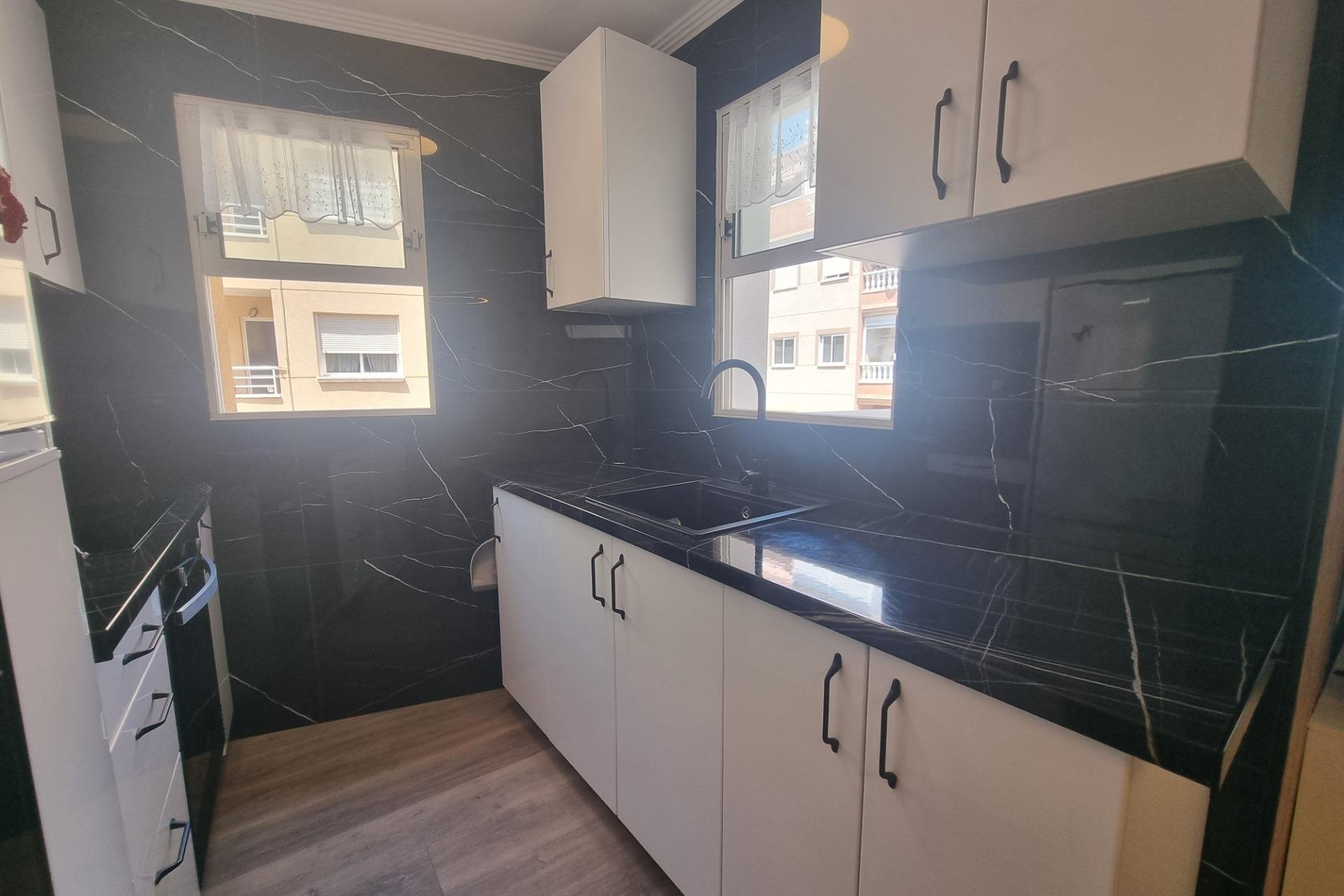 Segunda mano - Apartamento -
Torrevieja - Estacion De Autobuses