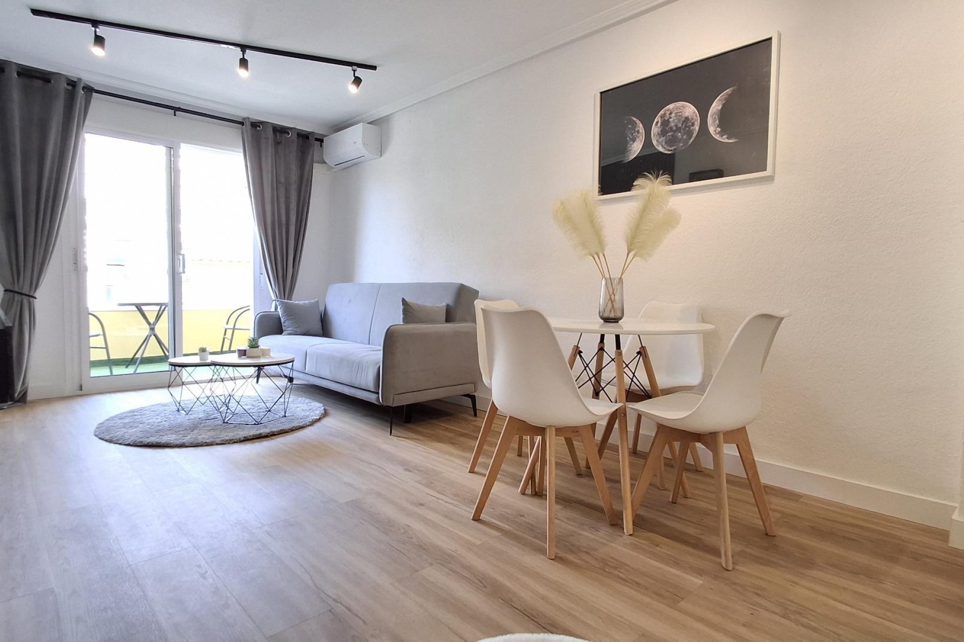 Segunda mano - Apartamento -
Torrevieja - Estacion De Autobuses