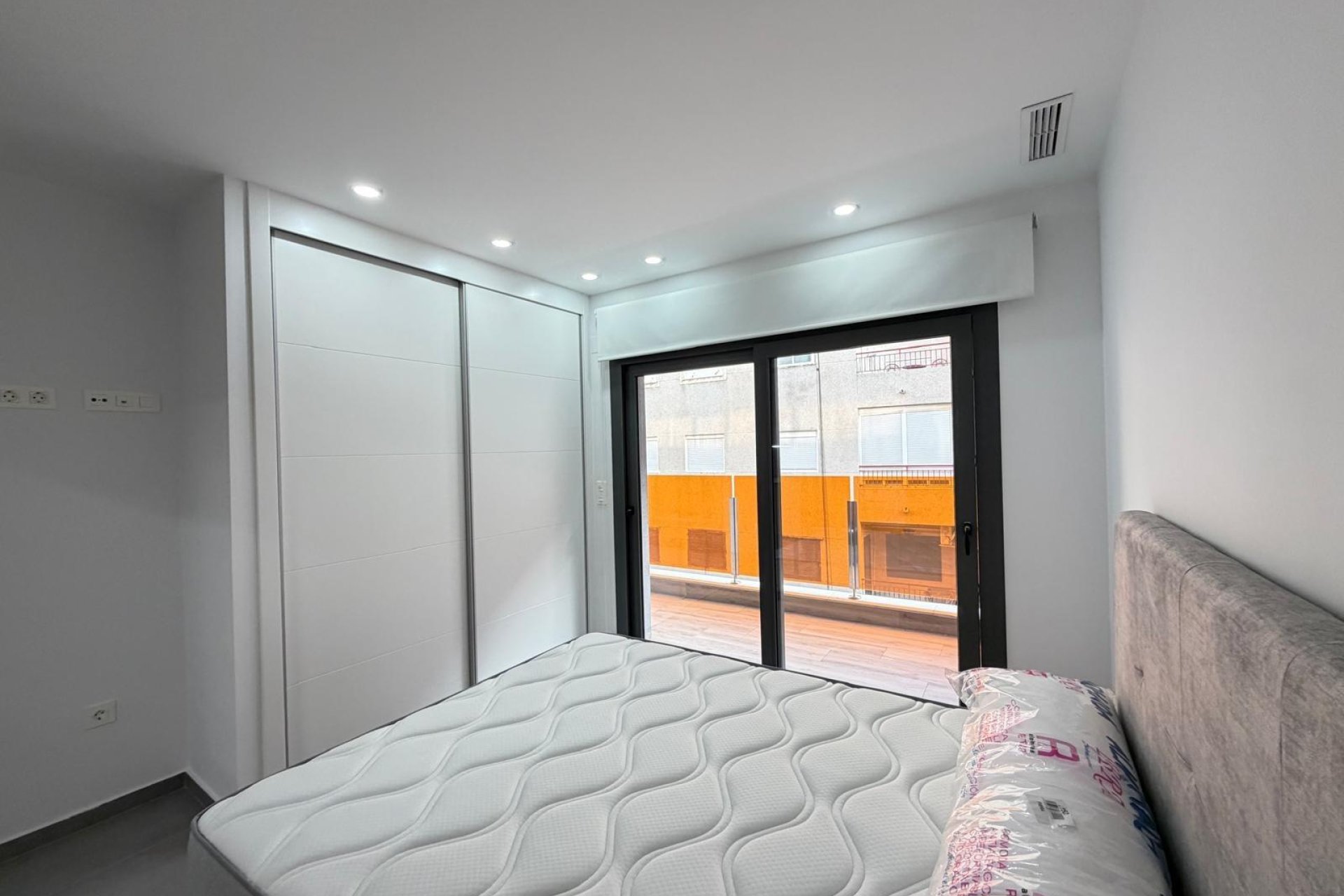 Segunda mano - Apartamento -
Torrevieja - Estacion De Autobuses
