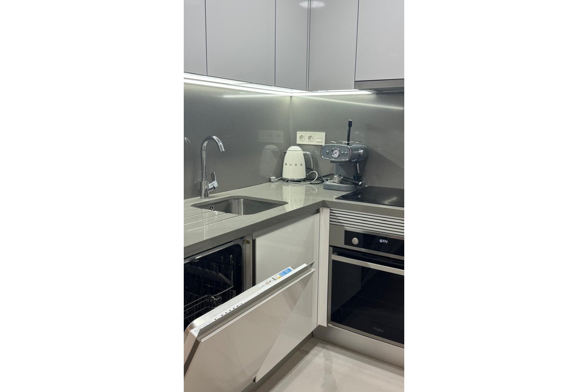 Segunda mano - Apartamento -
Torrevieja - Estacion De Autobuses