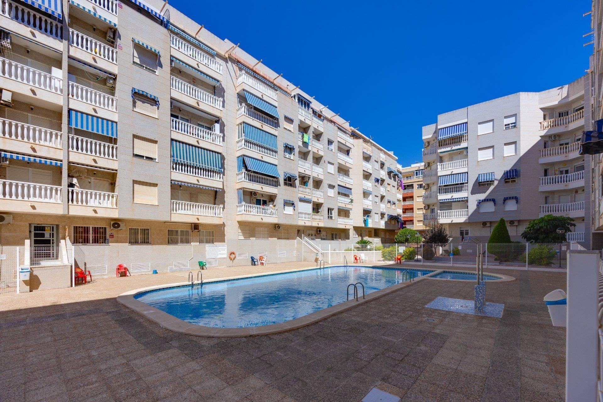 Segunda mano - Apartamento -
Torrevieja - Estacion De Autobuses
