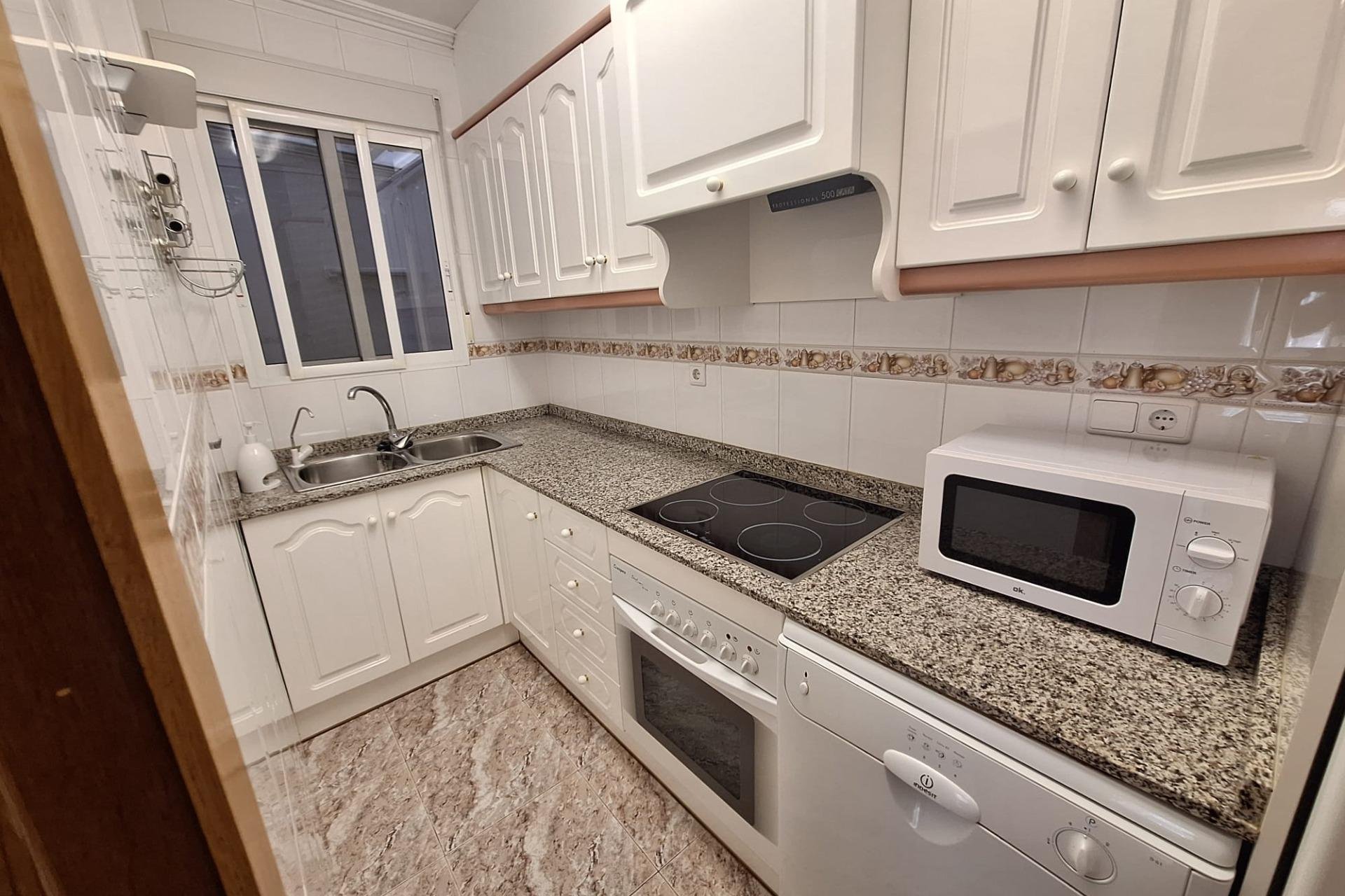 Segunda mano - Apartamento -
Torrevieja - Estacion De Autobuses