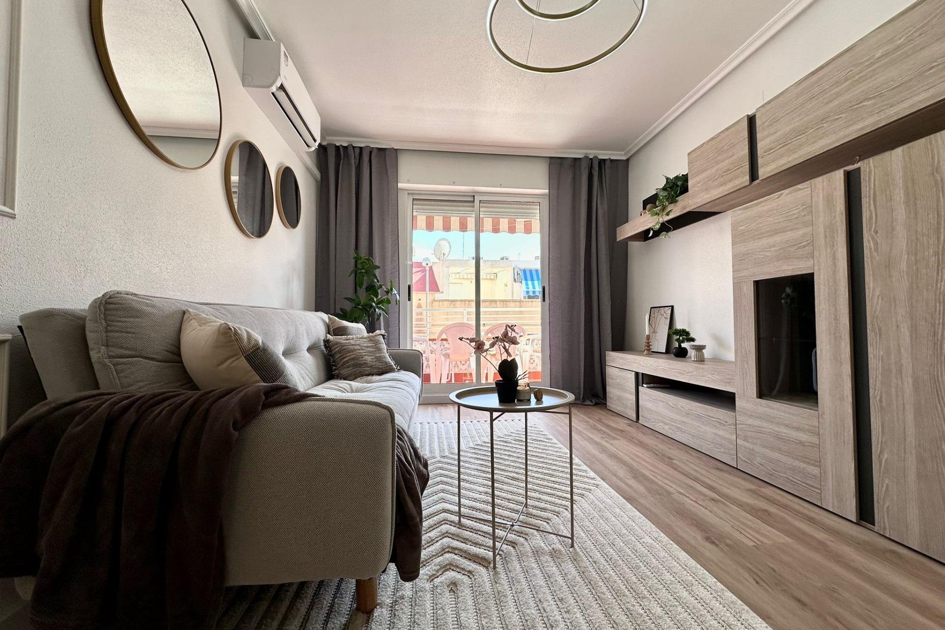 Segunda mano - Apartamento -
Torrevieja - Habaneras