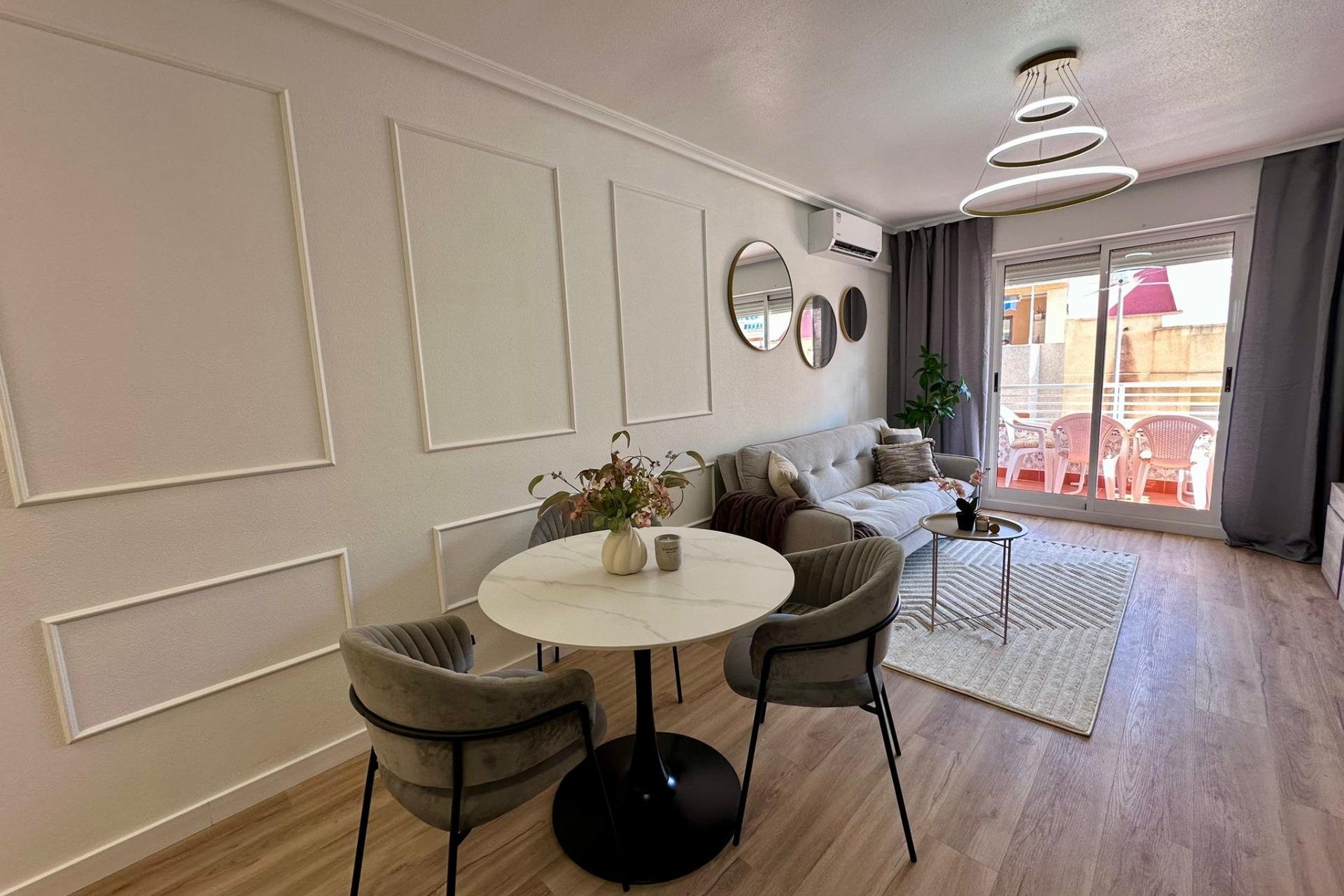 Segunda mano - Apartamento -
Torrevieja - Habaneras