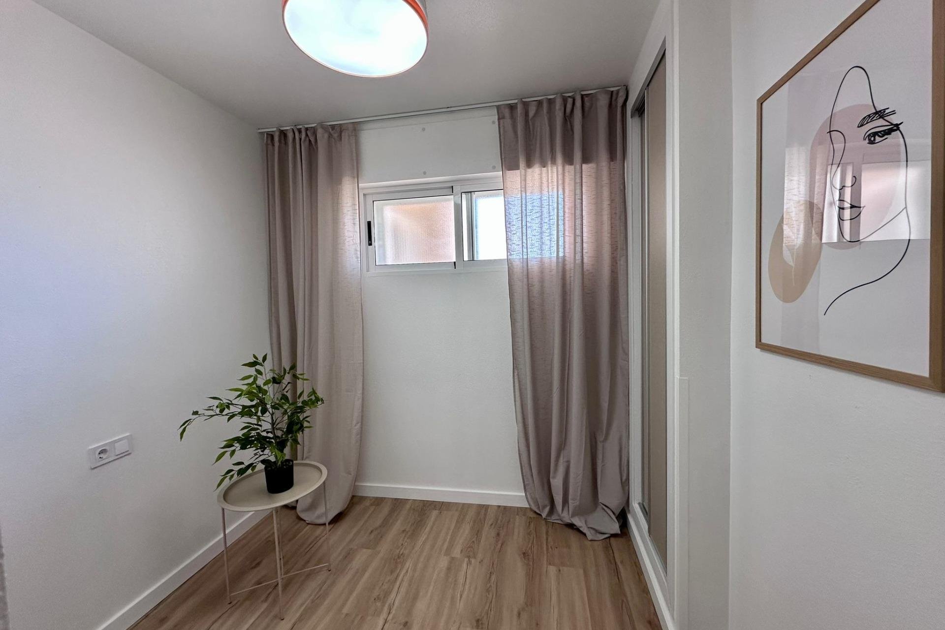 Segunda mano - Apartamento -
Torrevieja - Habaneras