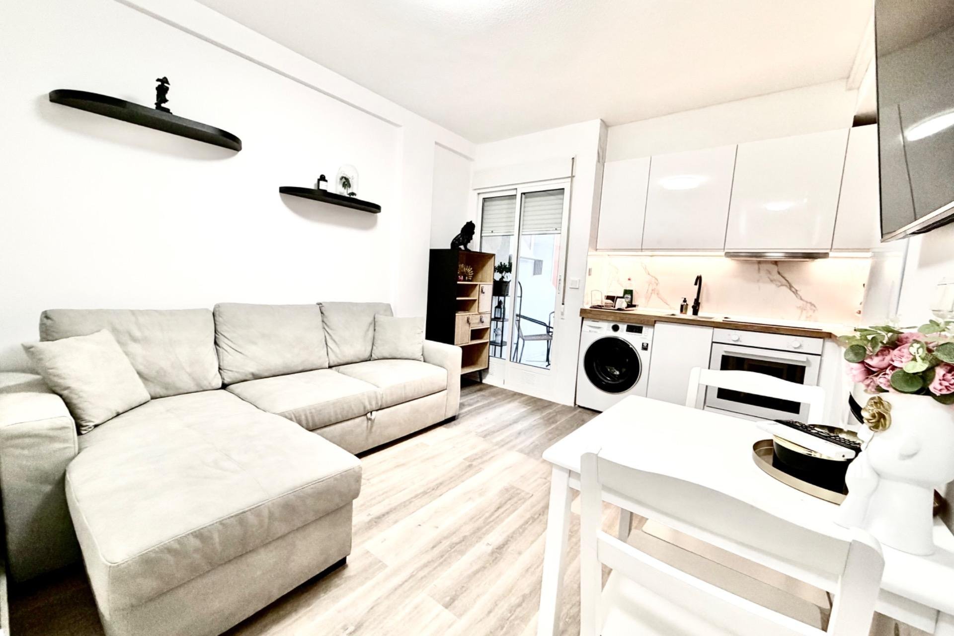 Segunda mano - Apartamento -
Torrevieja - La Mata Pueblo