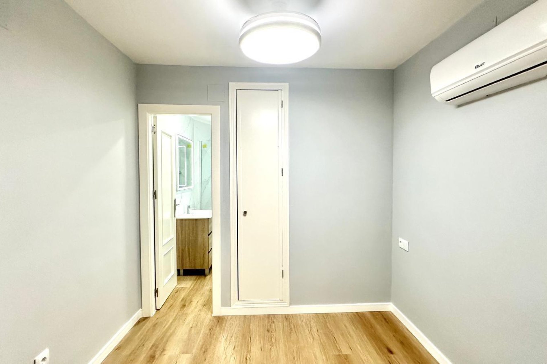Segunda mano - Apartamento -
Torrevieja - La Mata Pueblo