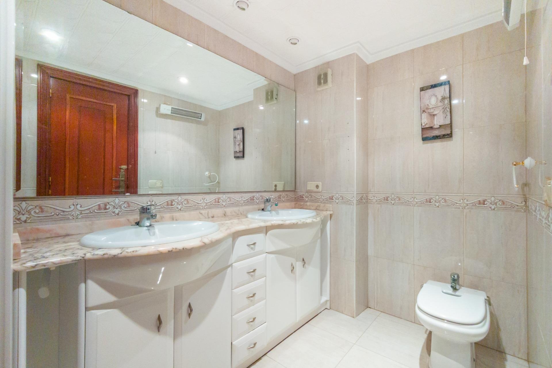 Segunda mano - Apartamento -
Torrevieja - La Mata Pueblo