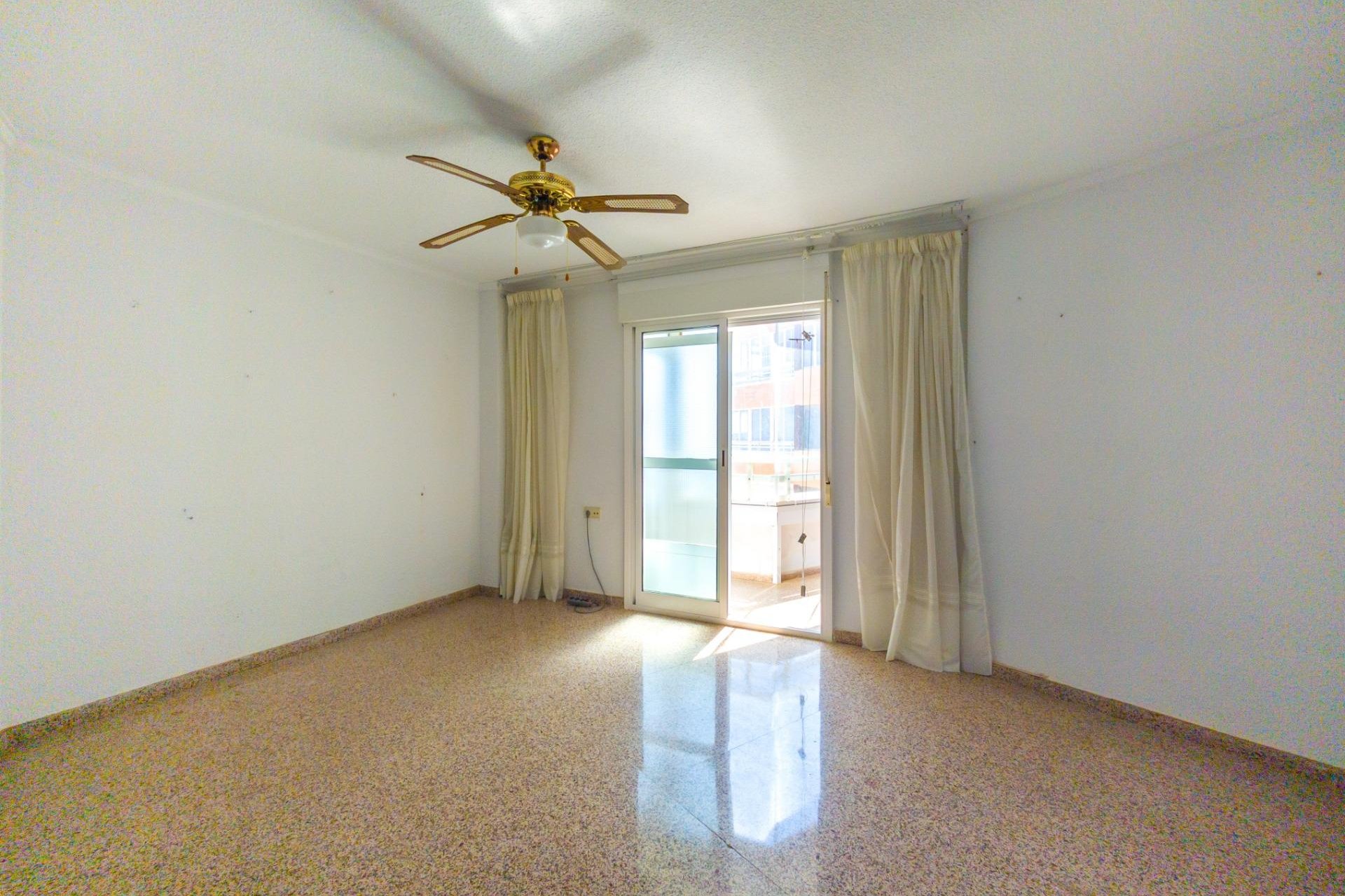 Segunda mano - Apartamento -
Torrevieja - La Mata Pueblo