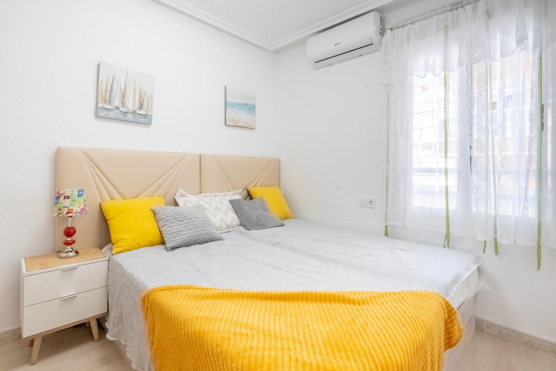 Segunda mano - Apartamento -
Torrevieja - La Mata