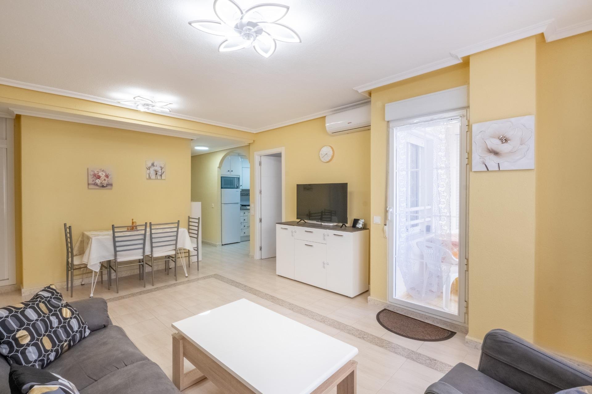 Segunda mano - Apartamento -
Torrevieja - La Mata