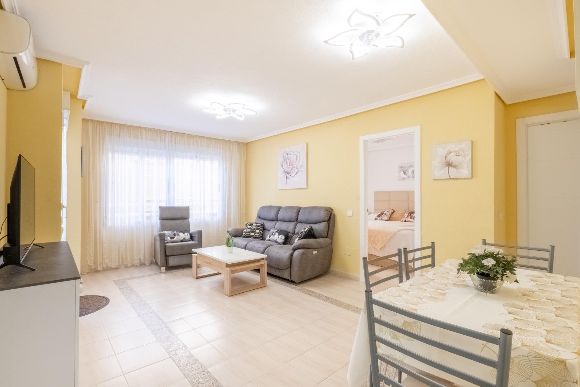 Segunda mano - Apartamento -
Torrevieja - La Mata