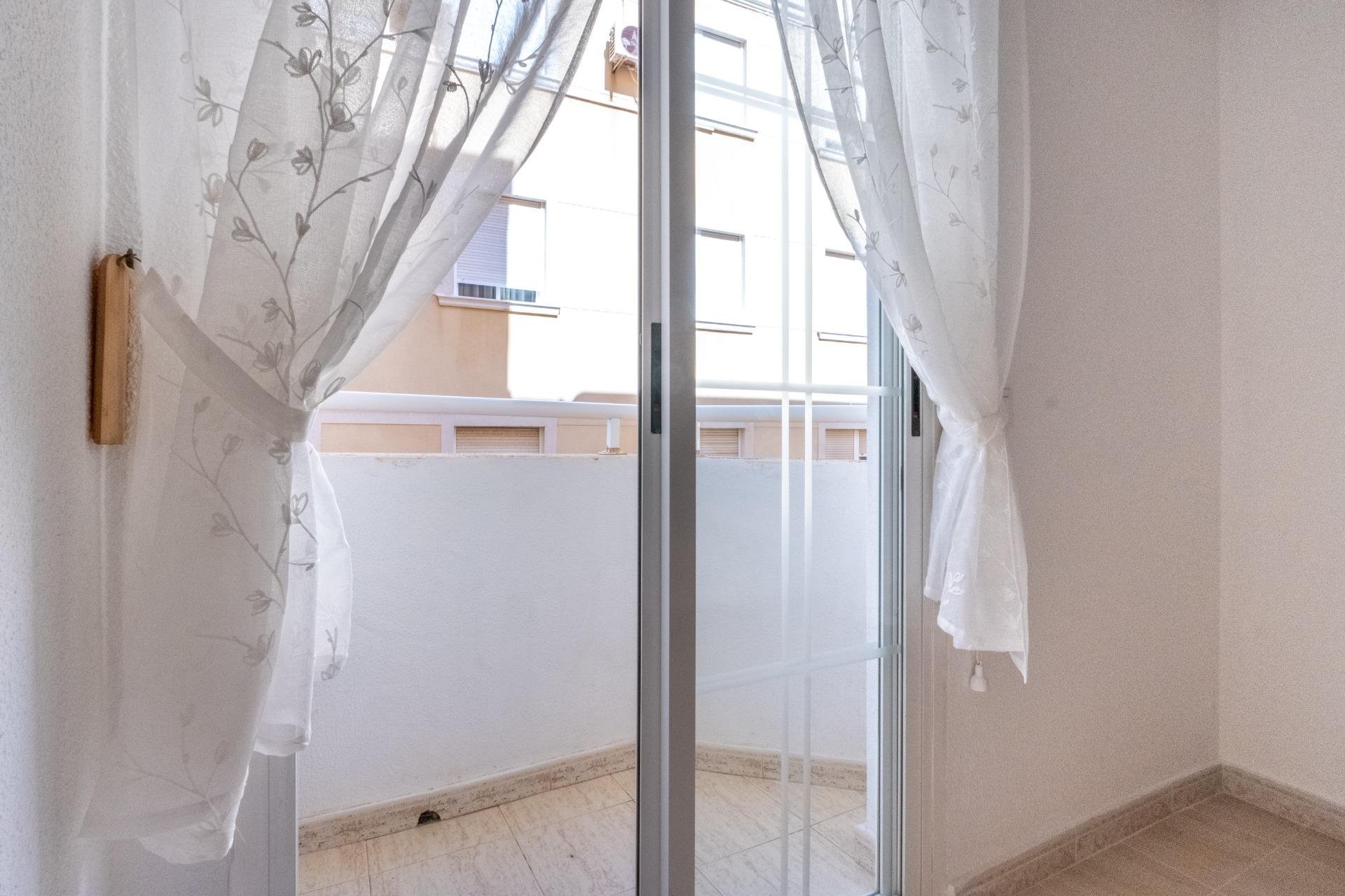 Segunda mano - Apartamento -
Torrevieja - La Mata