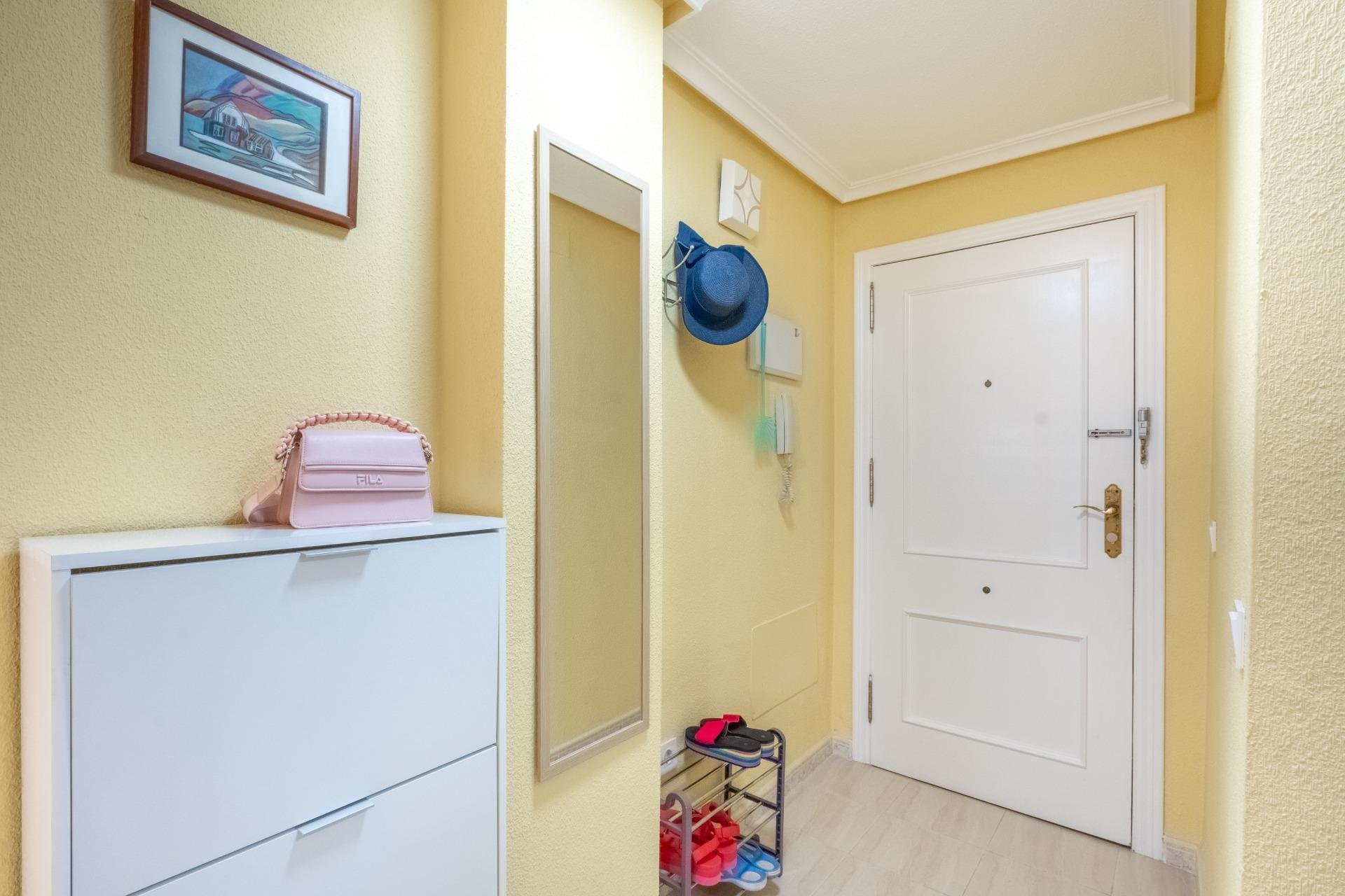 Segunda mano - Apartamento -
Torrevieja - La Mata