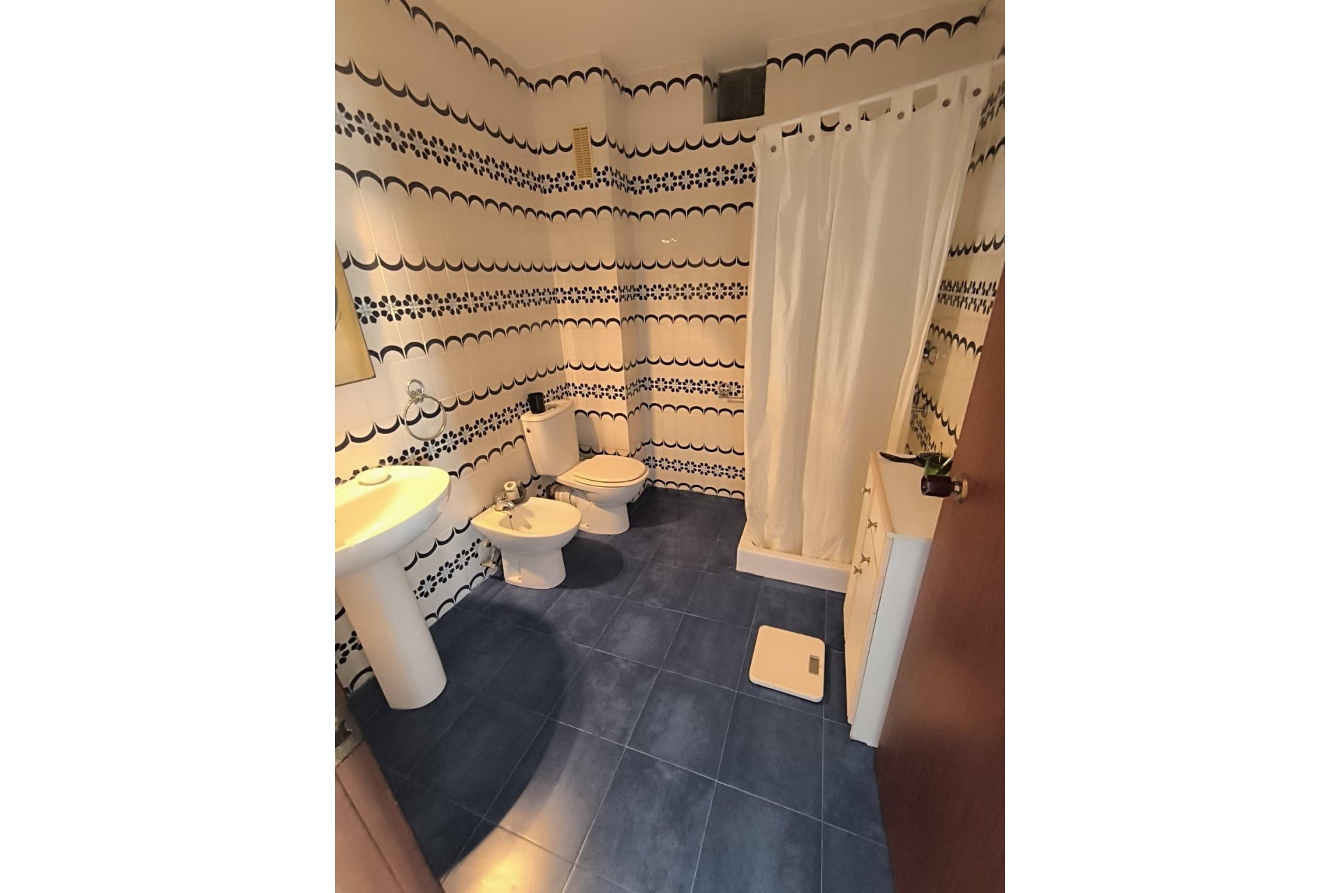 Segunda mano - Apartamento -
Torrevieja - Las Piscinas Naturales