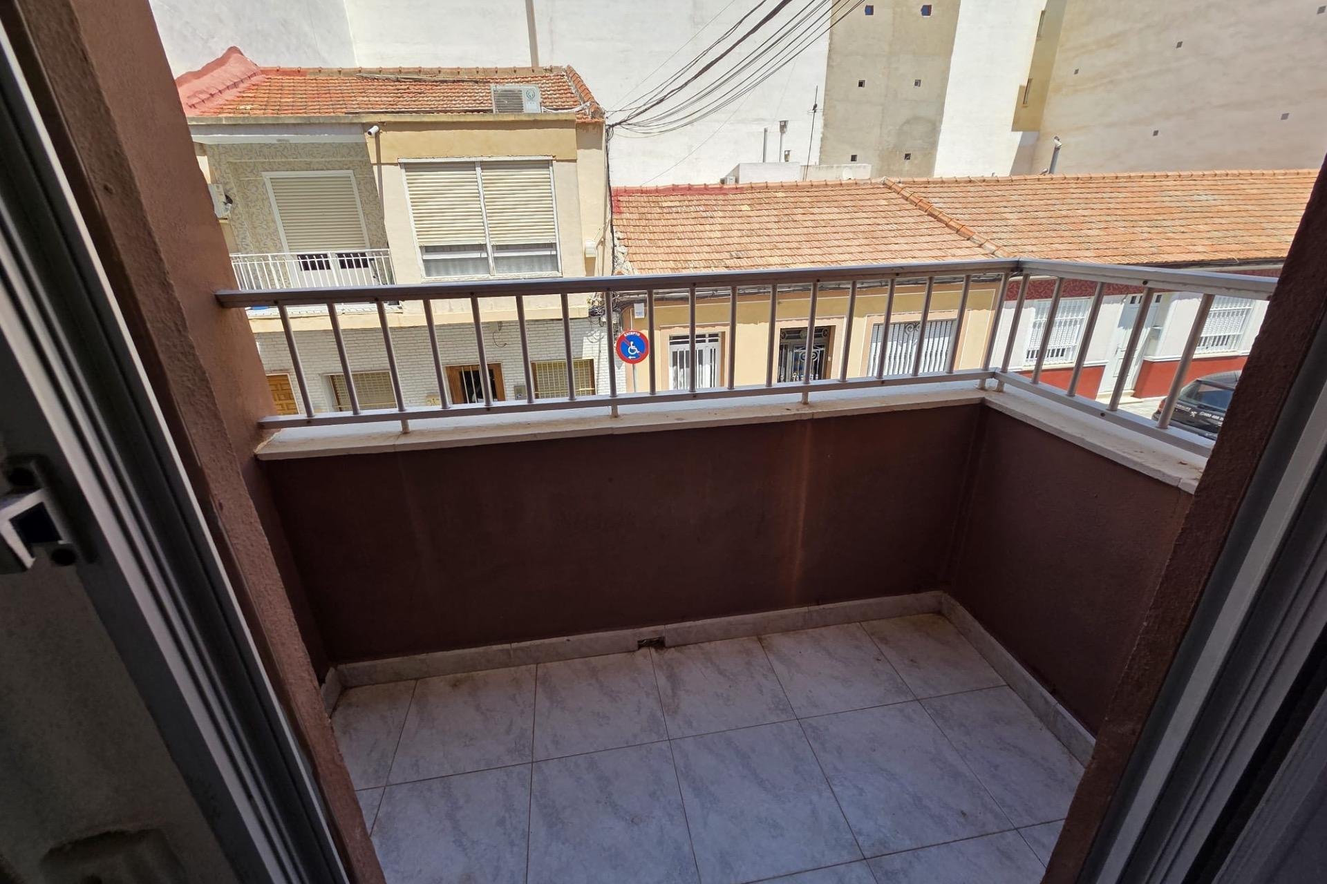 Segunda mano - Apartamento -
Torrevieja - Las Piscinas Naturales
