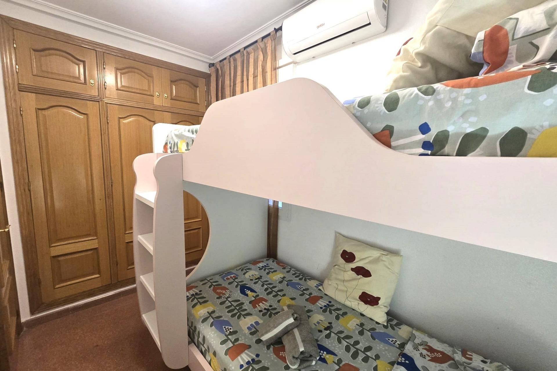 Segunda mano - Apartamento -
Torrevieja - Las Piscinas Naturales