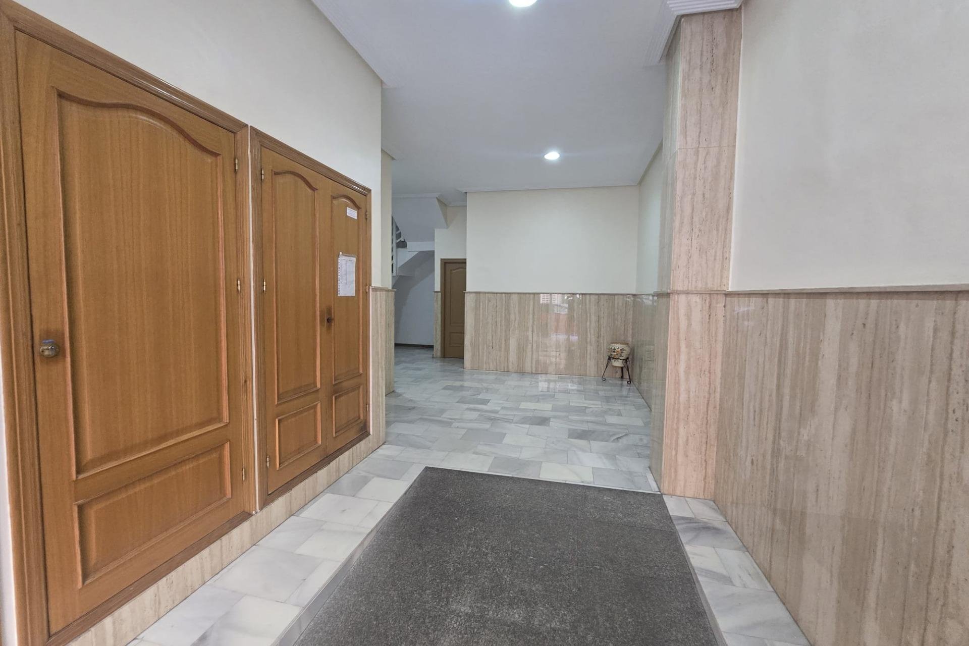 Segunda mano - Apartamento -
Torrevieja - Las Piscinas Naturales