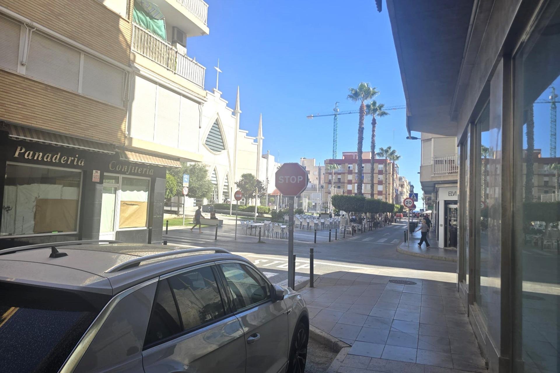 Segunda mano - Apartamento -
Torrevieja - Las Piscinas Naturales