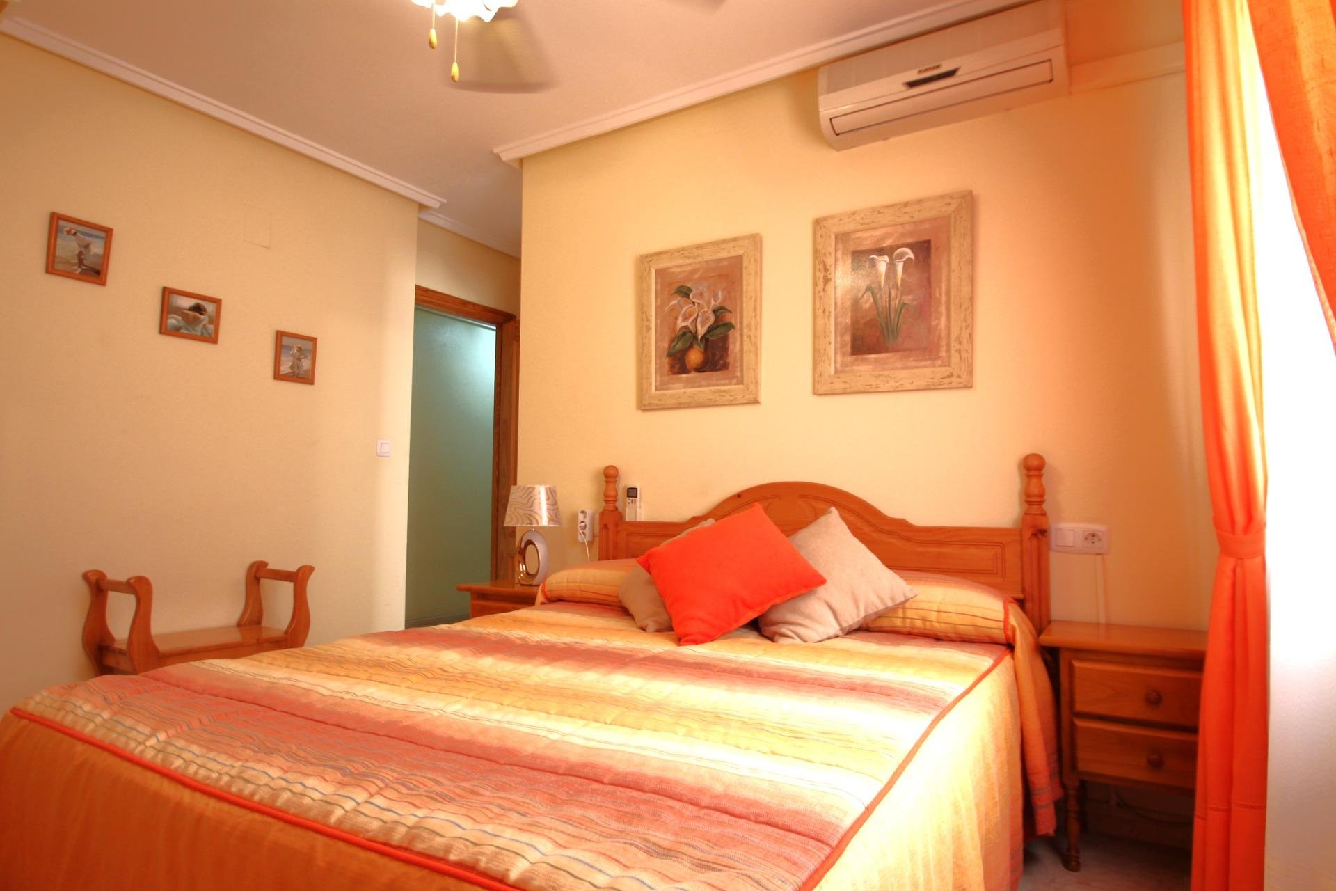 Segunda mano - Apartamento -
Torrevieja - Las Piscinas Naturales