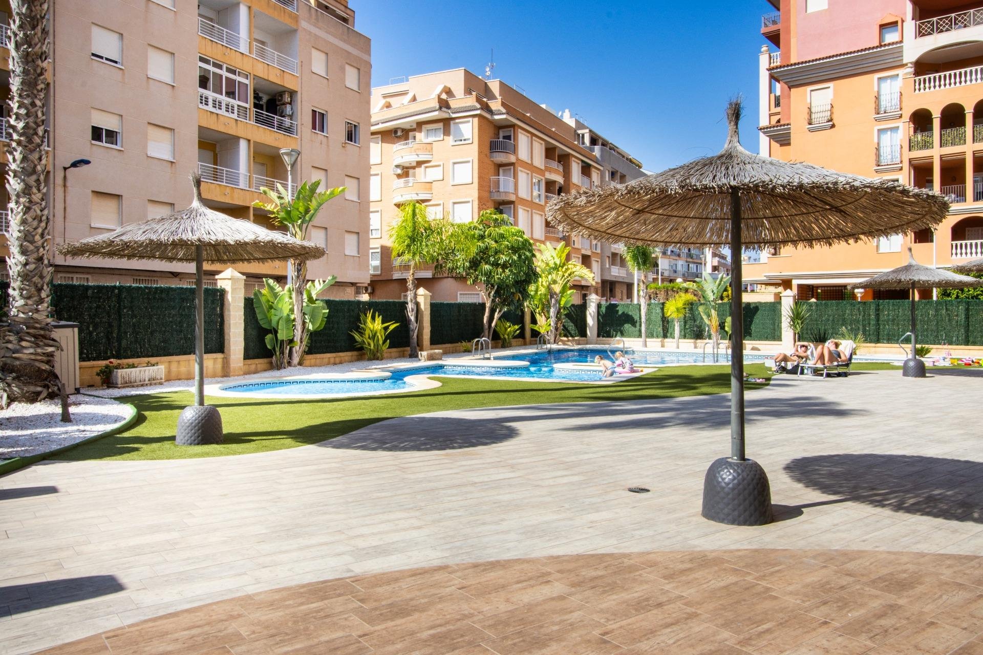 Segunda mano - Apartamento -
Torrevieja - Los Frutales