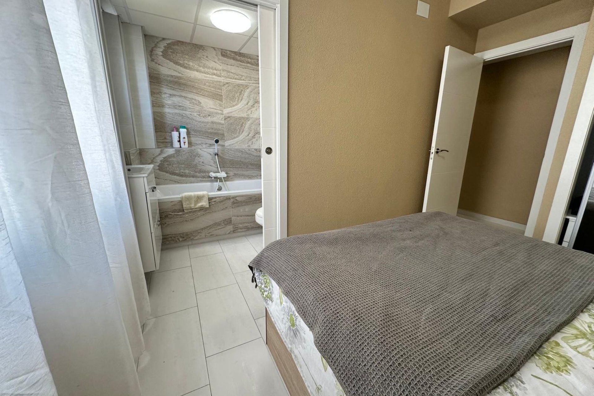 Segunda mano - Apartamento -
Torrevieja - Paseo Maritimo