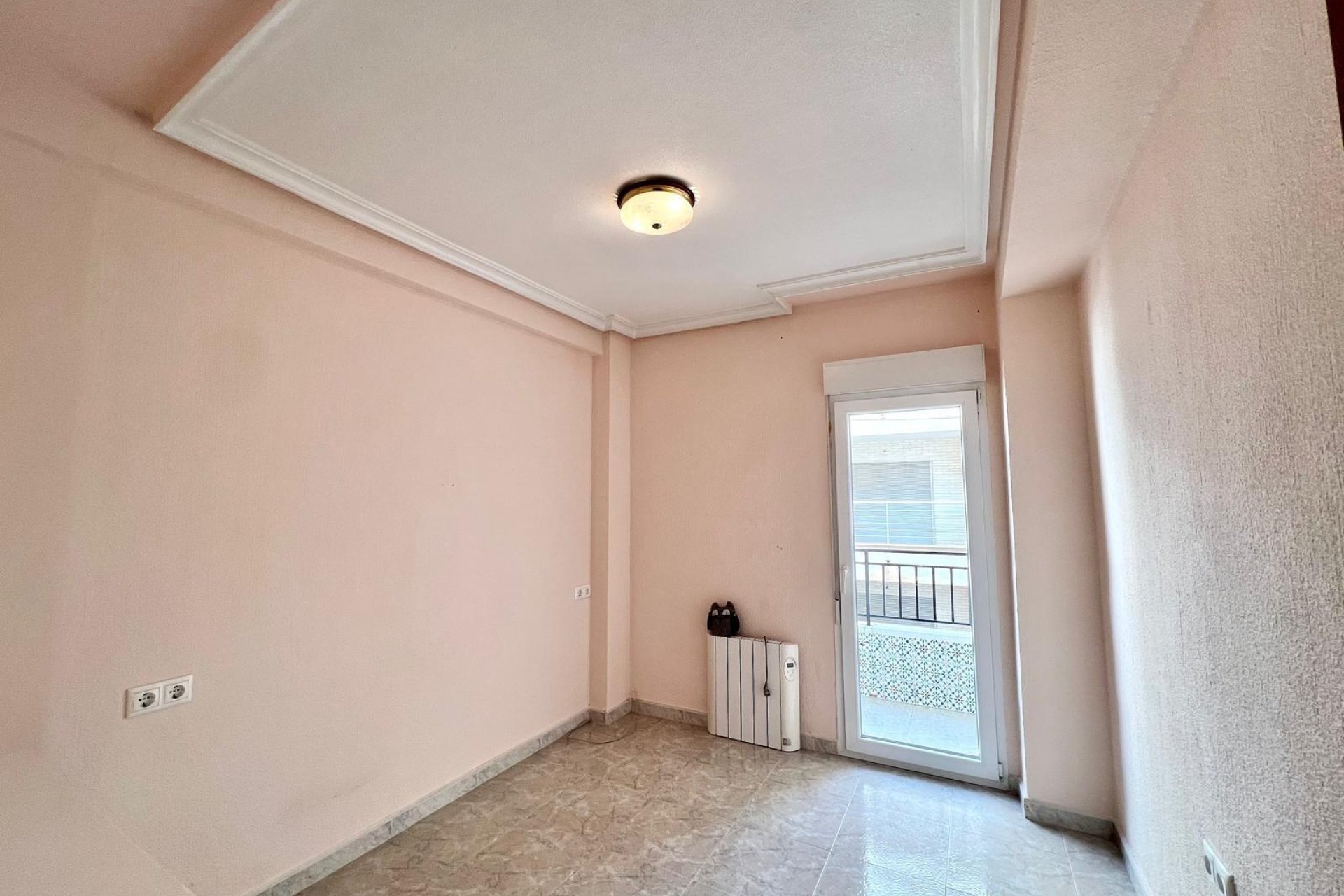 Segunda mano - Apartamento -
Torrevieja - Paseo Maritimo