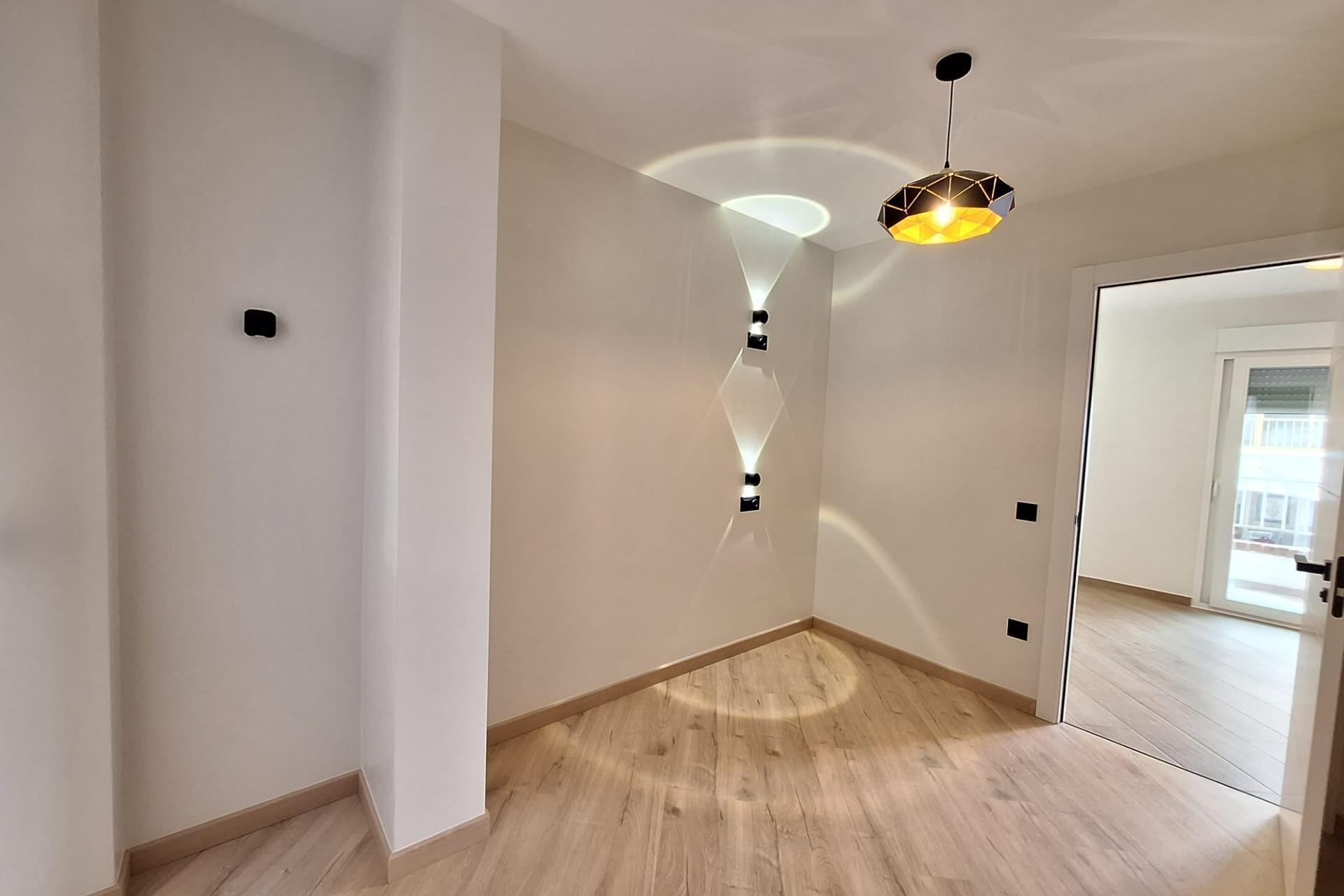 Segunda mano - Apartamento -
Torrevieja - Playa de los Locos
