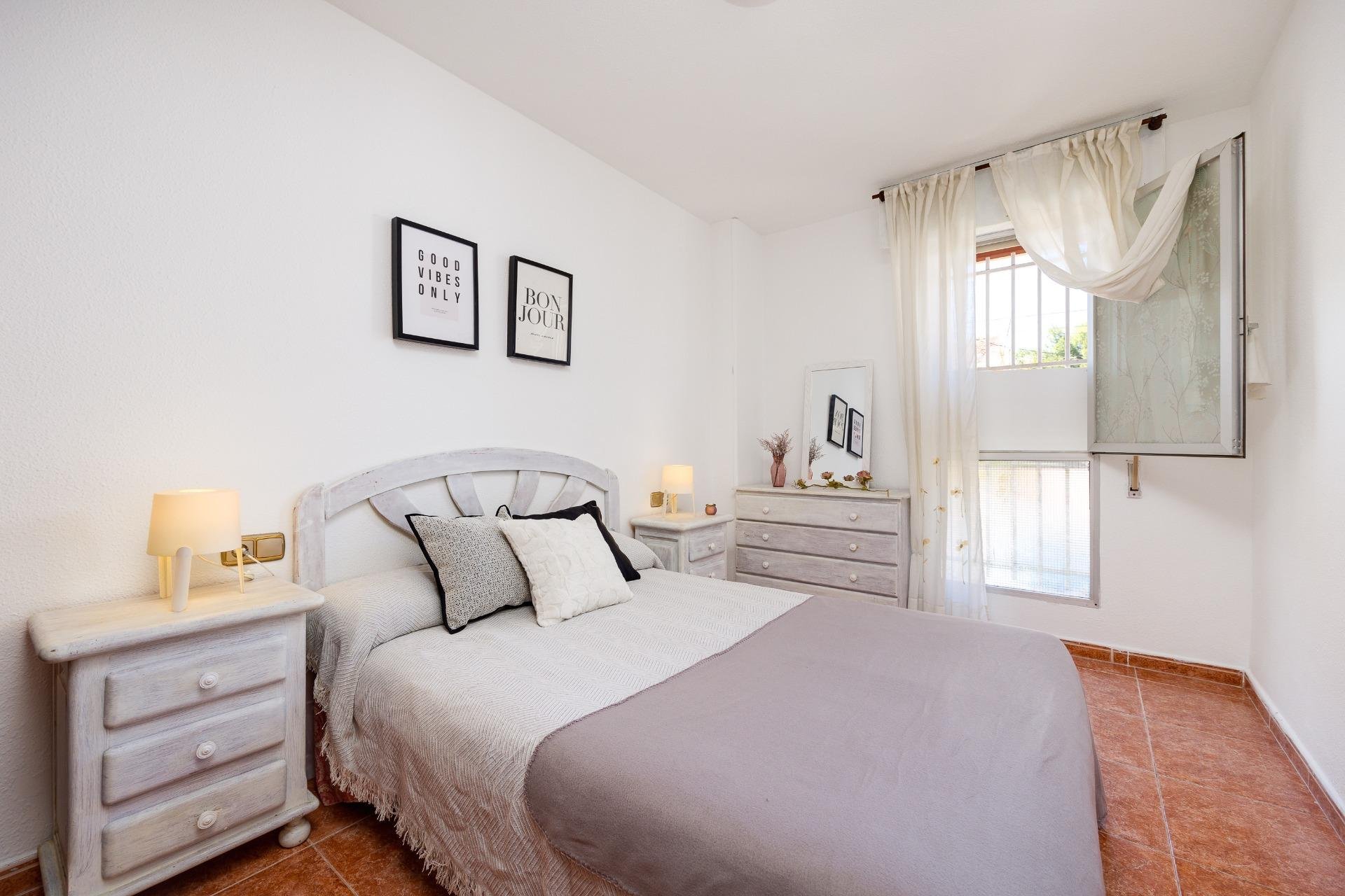 Segunda mano - Apartamento -
Torrevieja - Playa De Los Naufragos