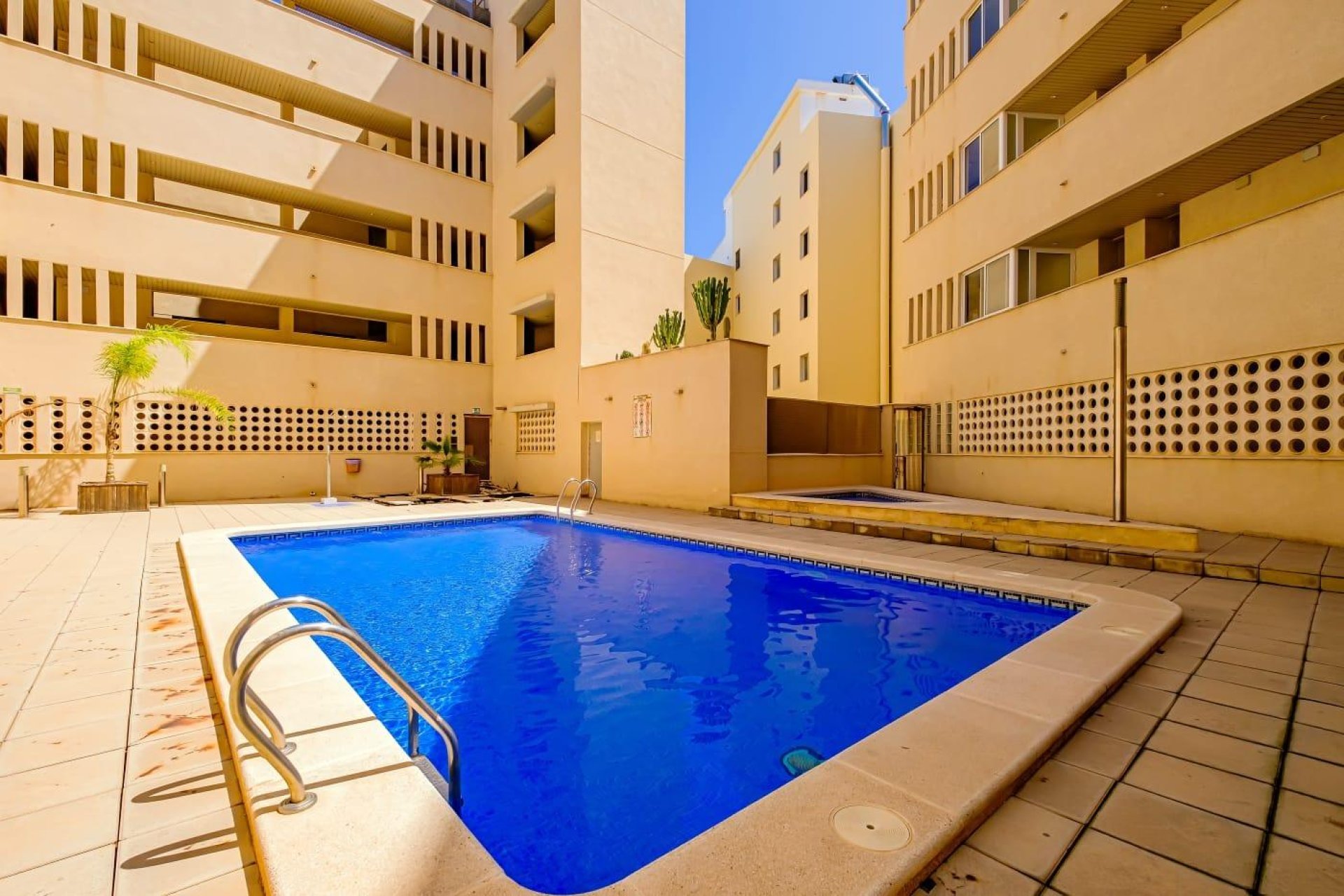 Segunda mano - Apartamento -
Torrevieja - Playa del Cura