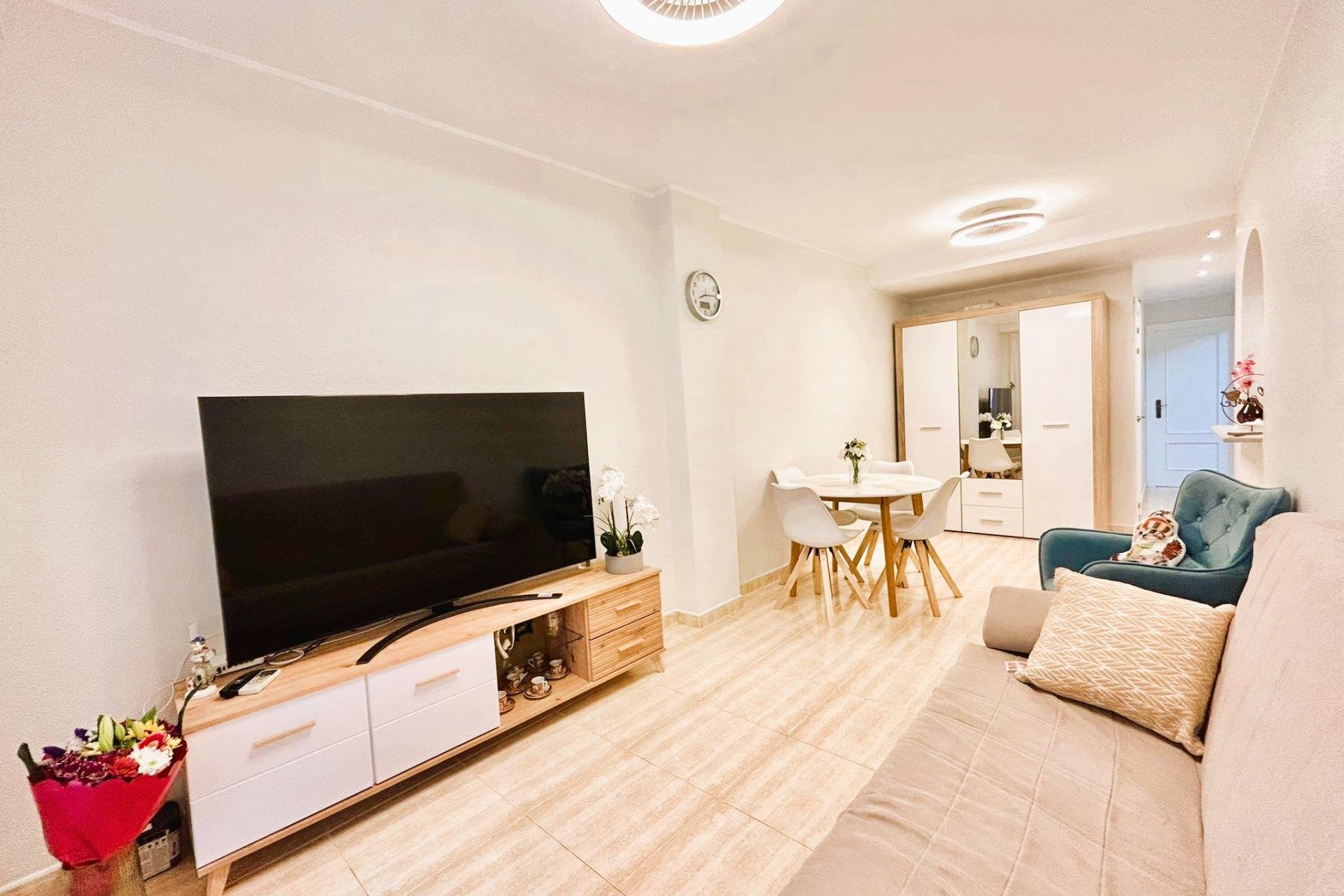 Segunda mano - Apartamento -
Torrevieja - Playa del Cura