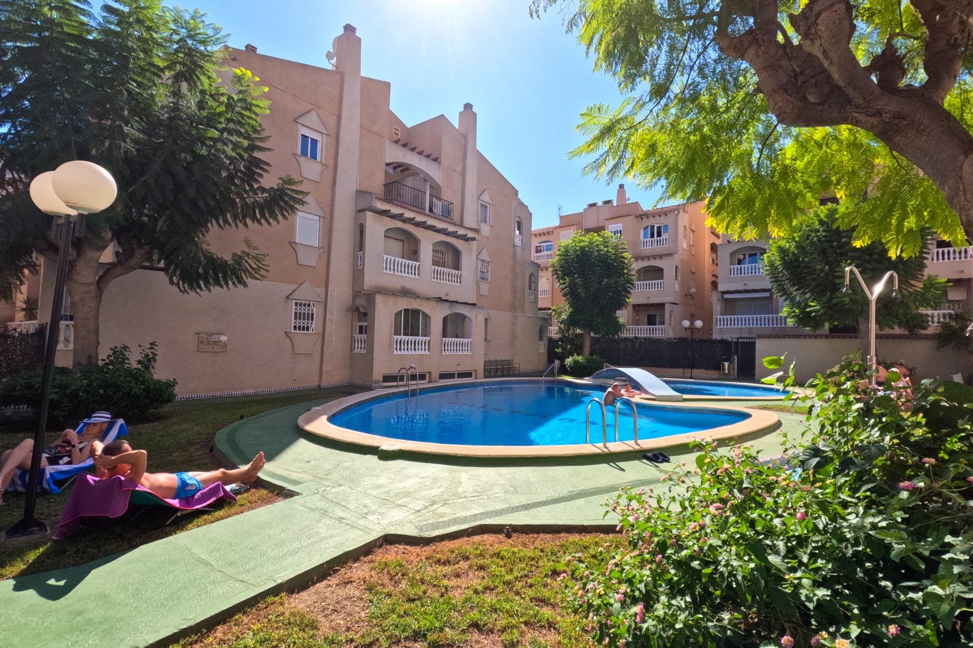 Segunda mano - Apartamento -
Torrevieja - Playa del Cura
