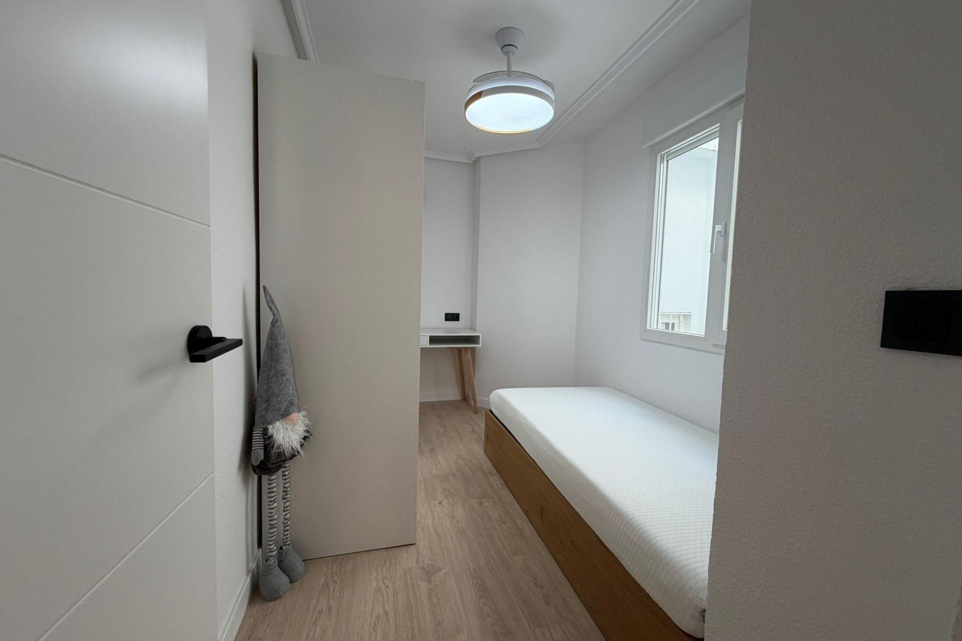 Segunda mano - Apartamento -
Torrevieja - Playa del Cura
