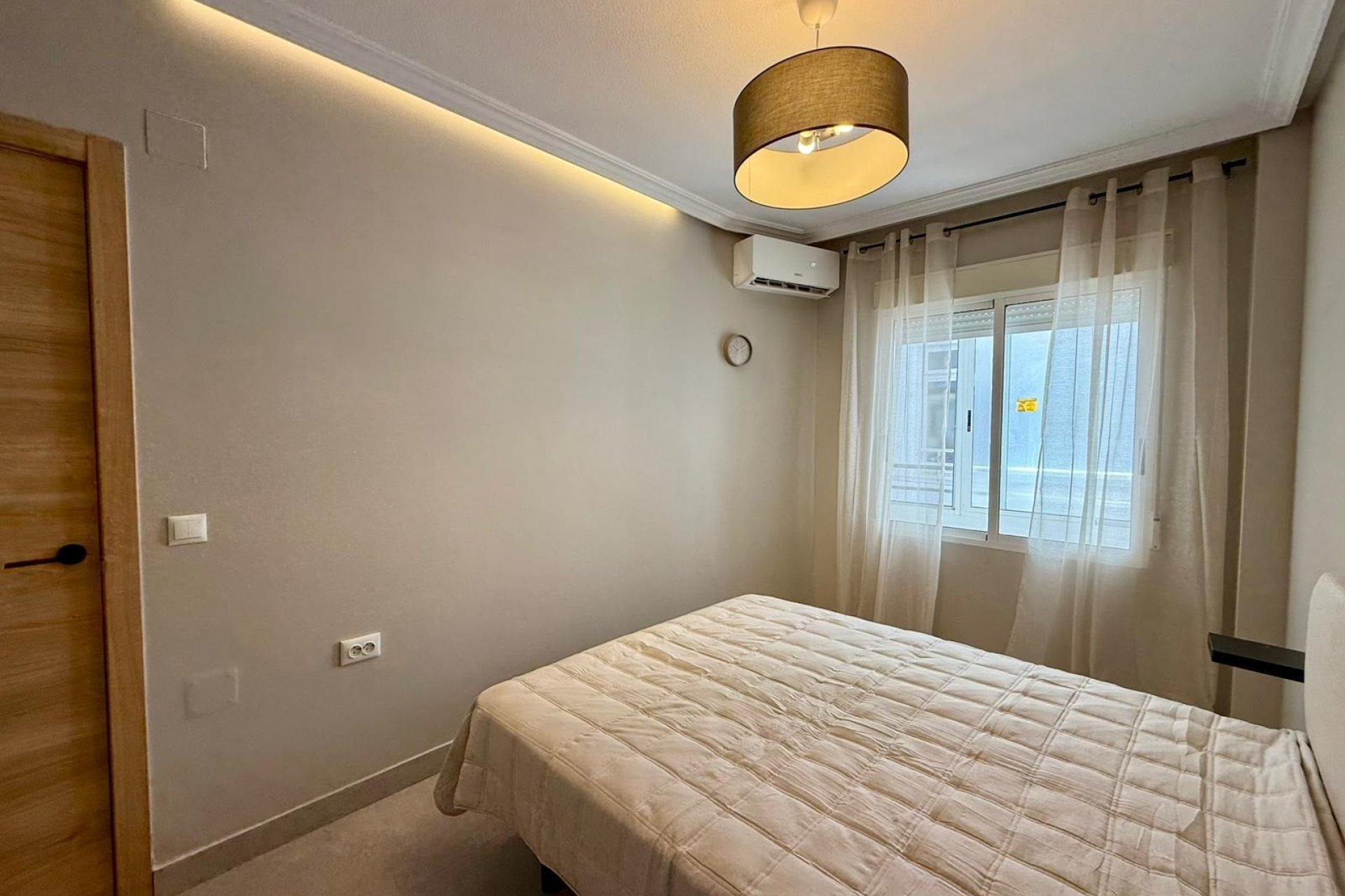Segunda mano - Apartamento -
Torrevieja - Playa del Cura